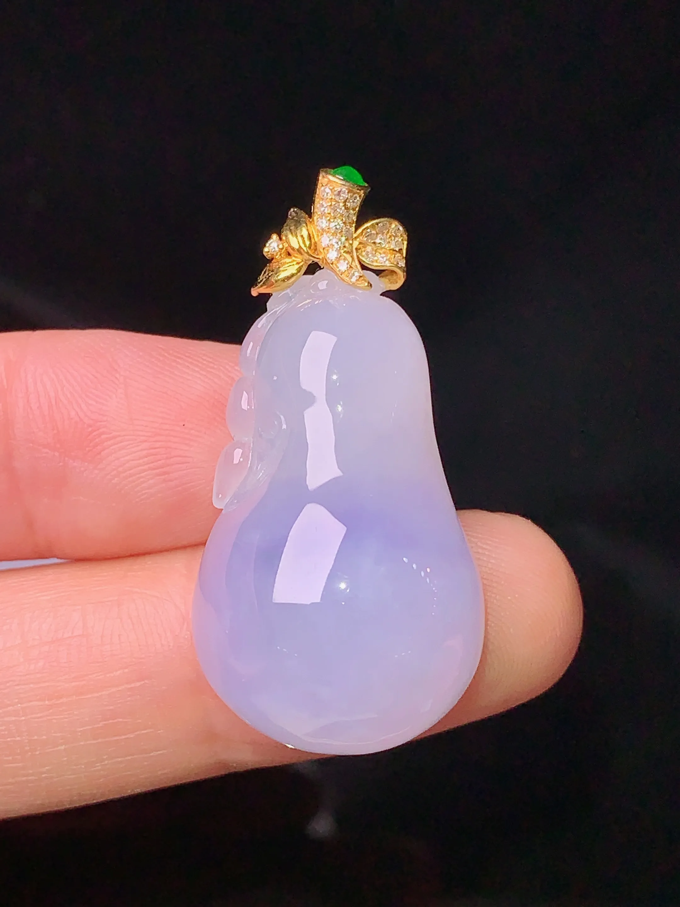 18k金钻镶嵌紫罗兰福瓜吊坠 玉质细腻 色泽清新艳丽 整体尺寸35.2*17.5*10.5