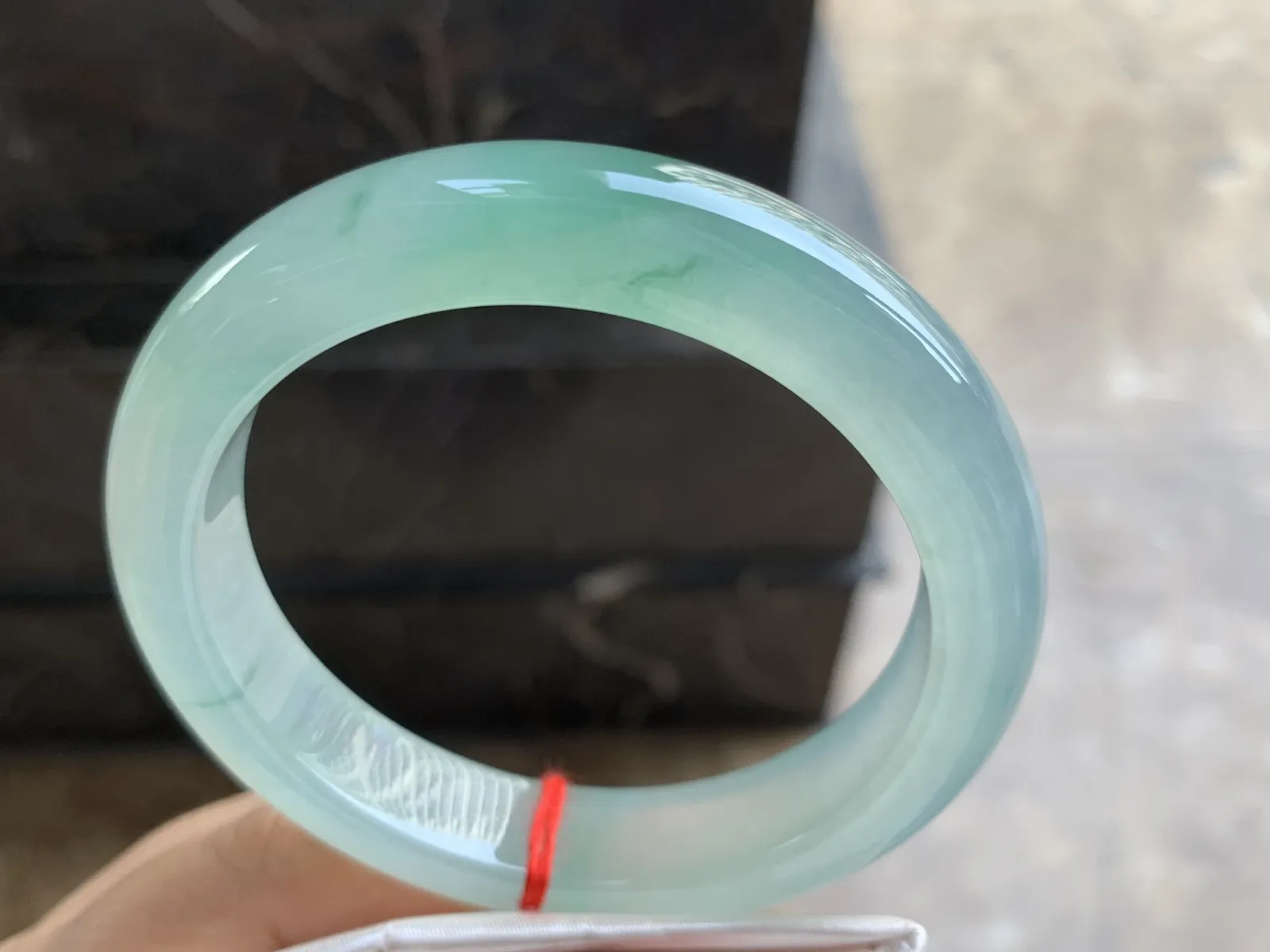 60.5-13.2-9.2mm
冰种晴水飘花手镯 冰透莹润 清新