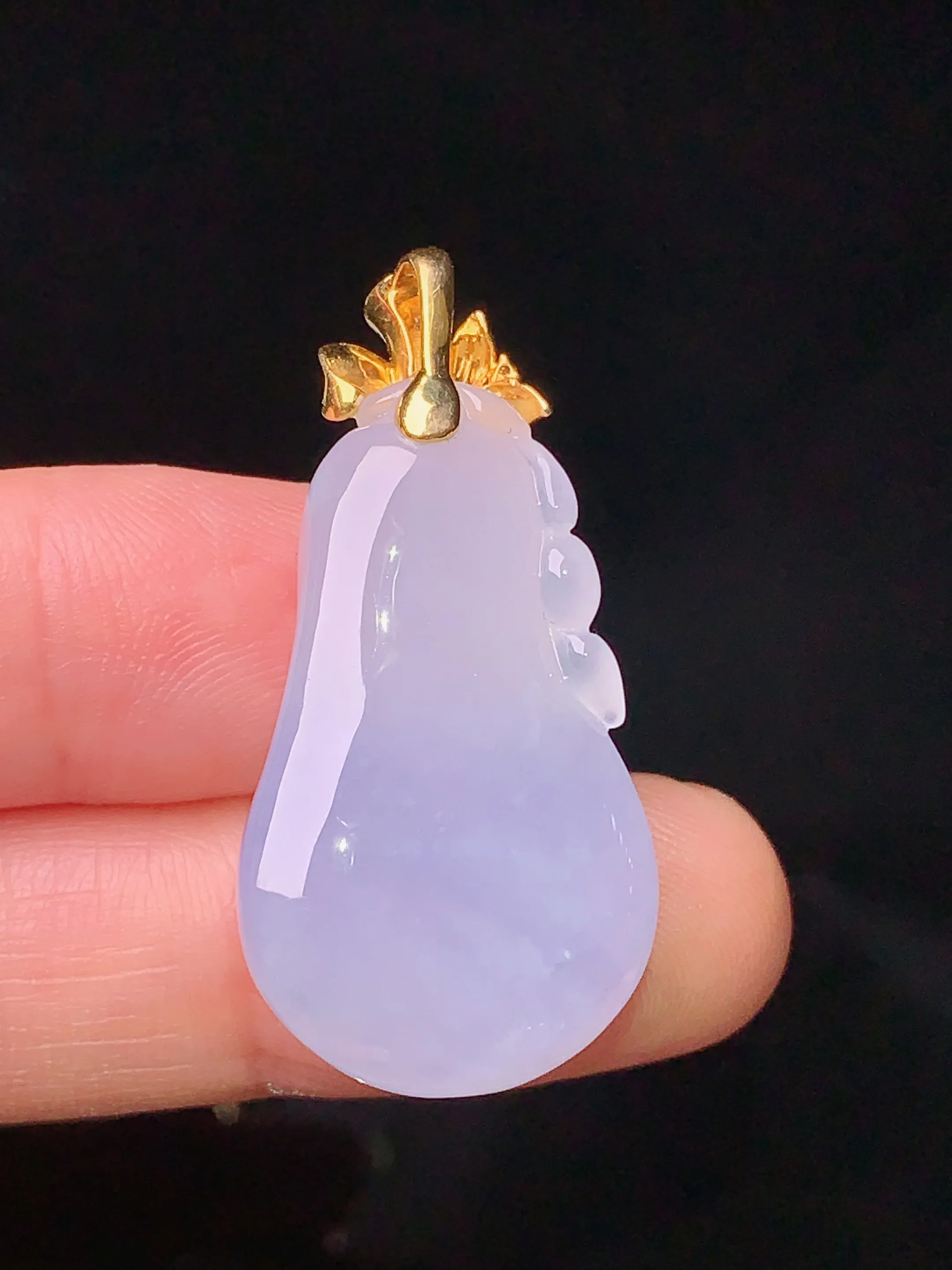 18k金钻镶嵌紫罗兰福瓜吊坠 玉质细腻 色泽清新艳丽 整体尺寸35.2*17.5*10.5