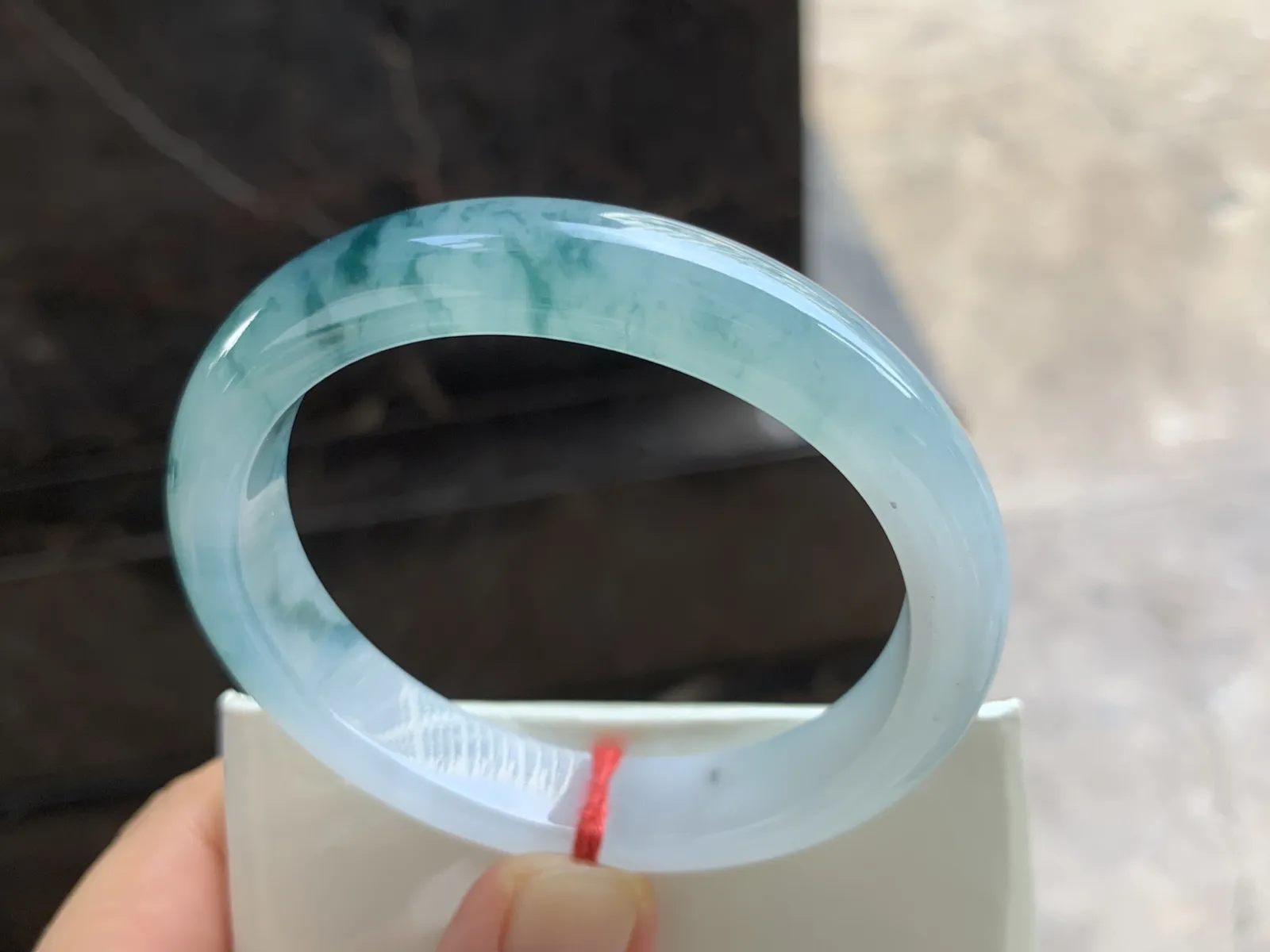 53-11.5-8mm
冰种飘花贵妃手镯 水润光泽 正圈51可带