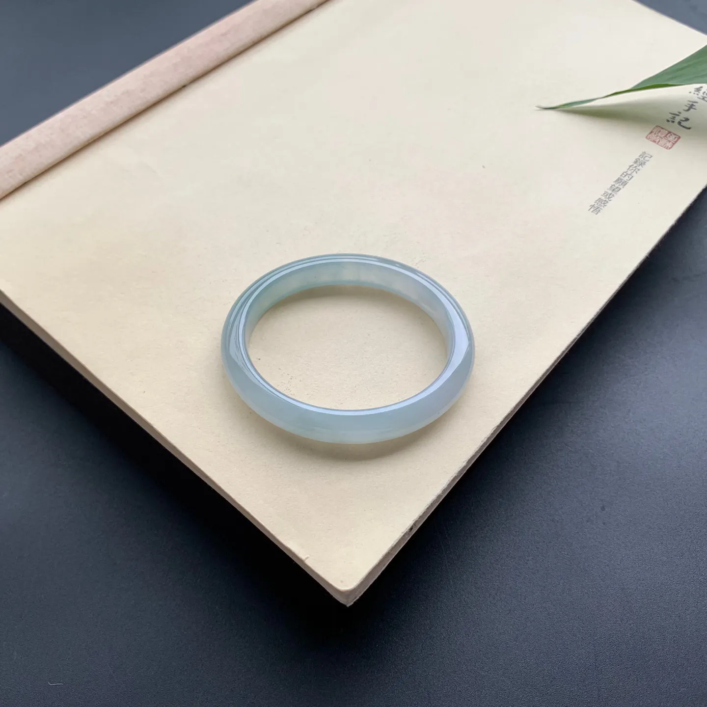 52圈口冰油贵妃手镯 尺寸：52-45.2-9-6.5，无纹裂，水润起胶，细腻光滑