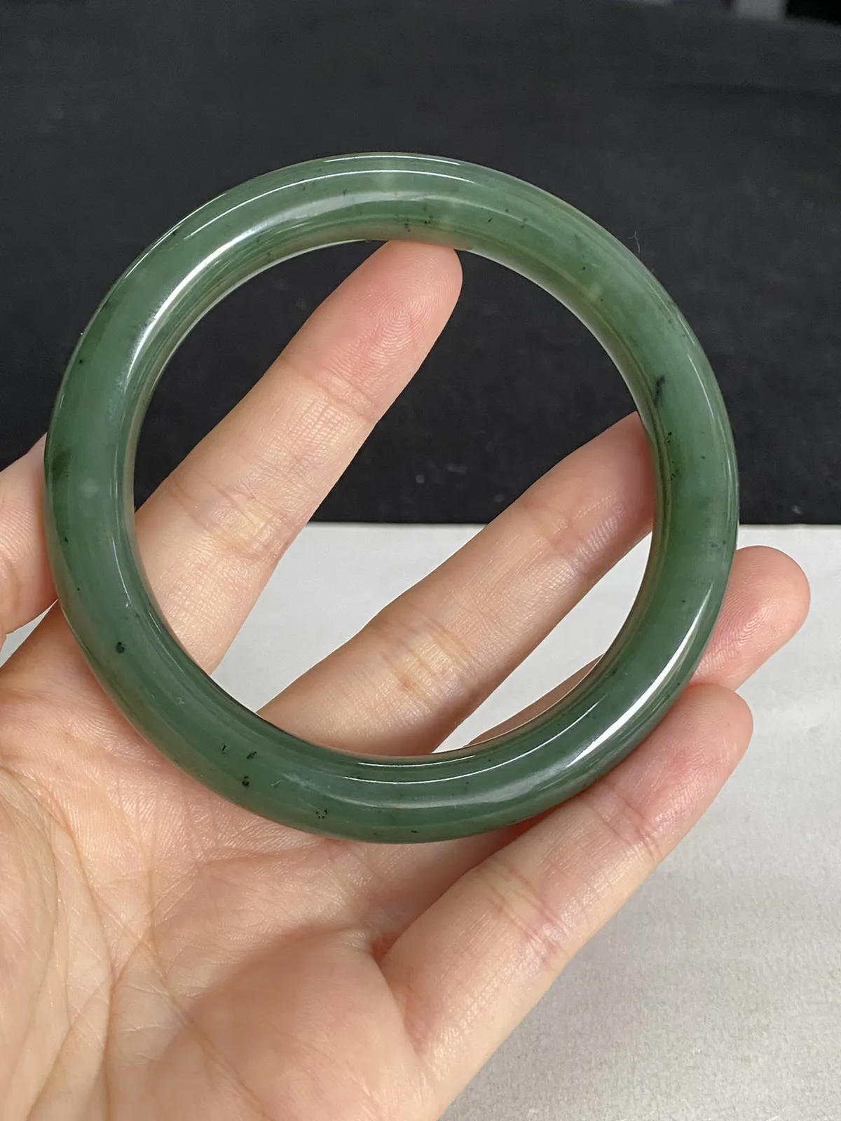 圆镯58.7圈口，和田玉手镯