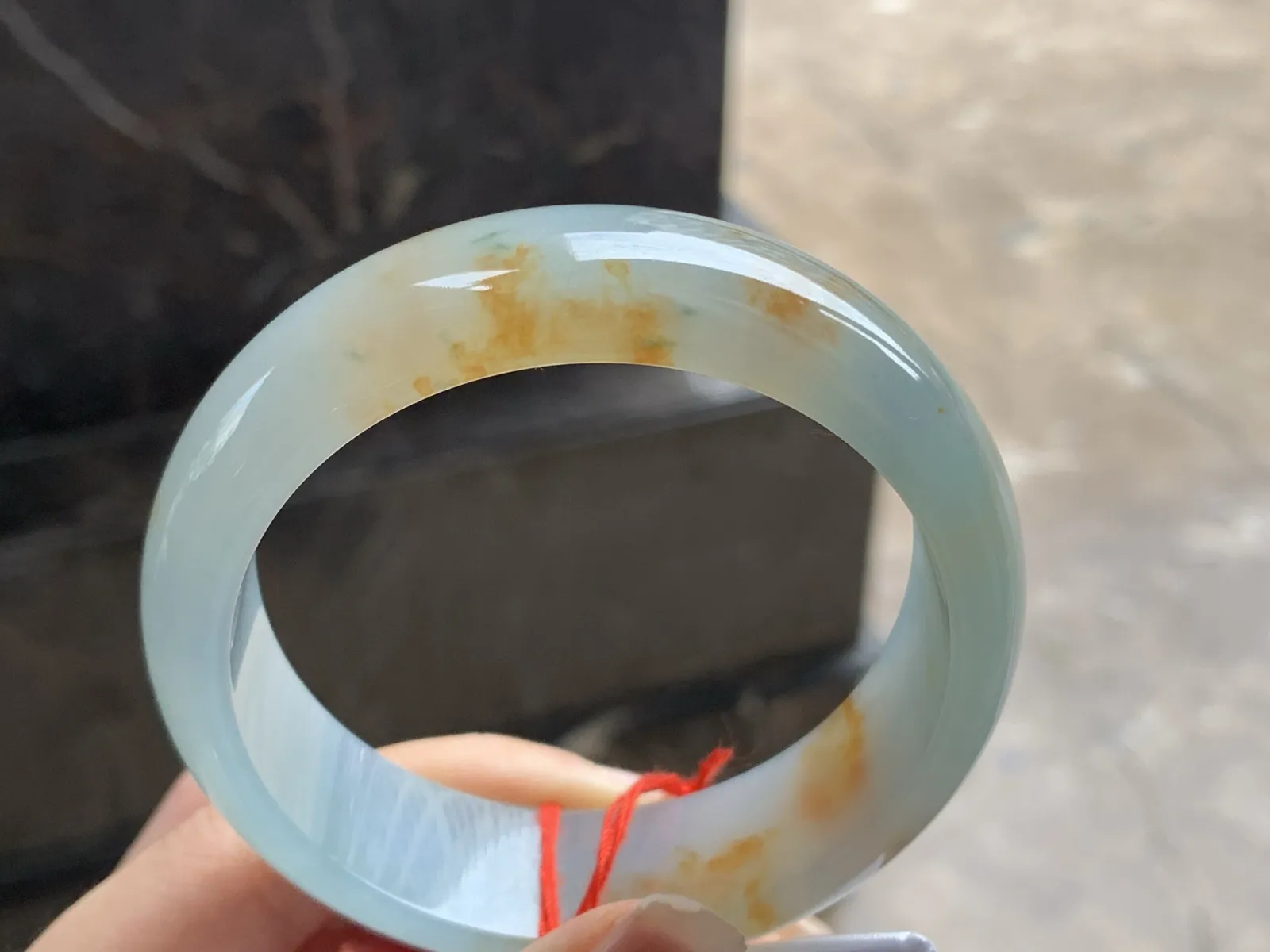 57.5-18-8

红翡宽版手镯^_^玉质温润 细腻