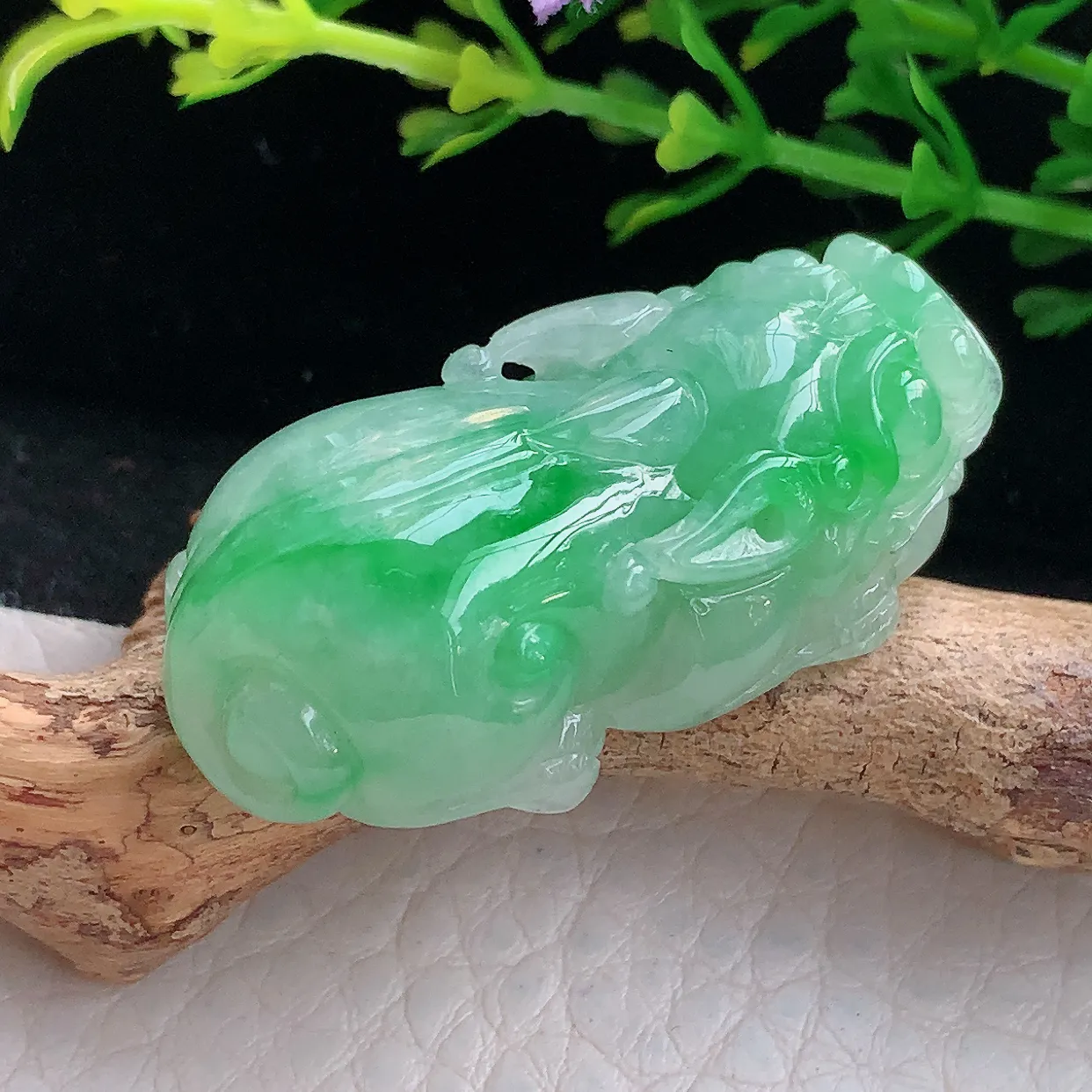 ajj实拍36*17.3*12.8天然缅甸翡翠飘绿招财貔貅吊坠吉祥瑞兽