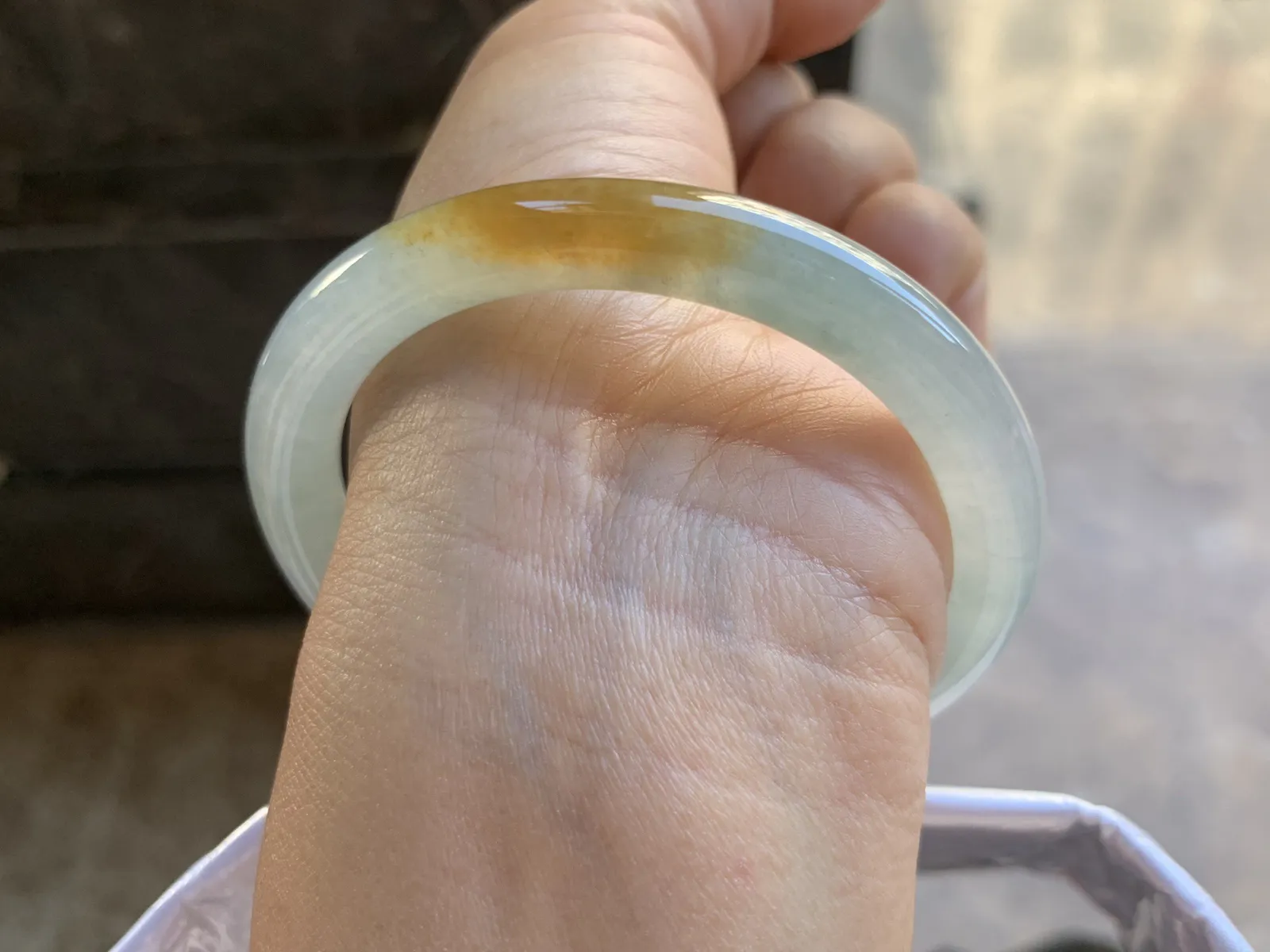 55-8.3mm
冰黄翡圆条手镯 水润光泽 一抹黄很漂亮