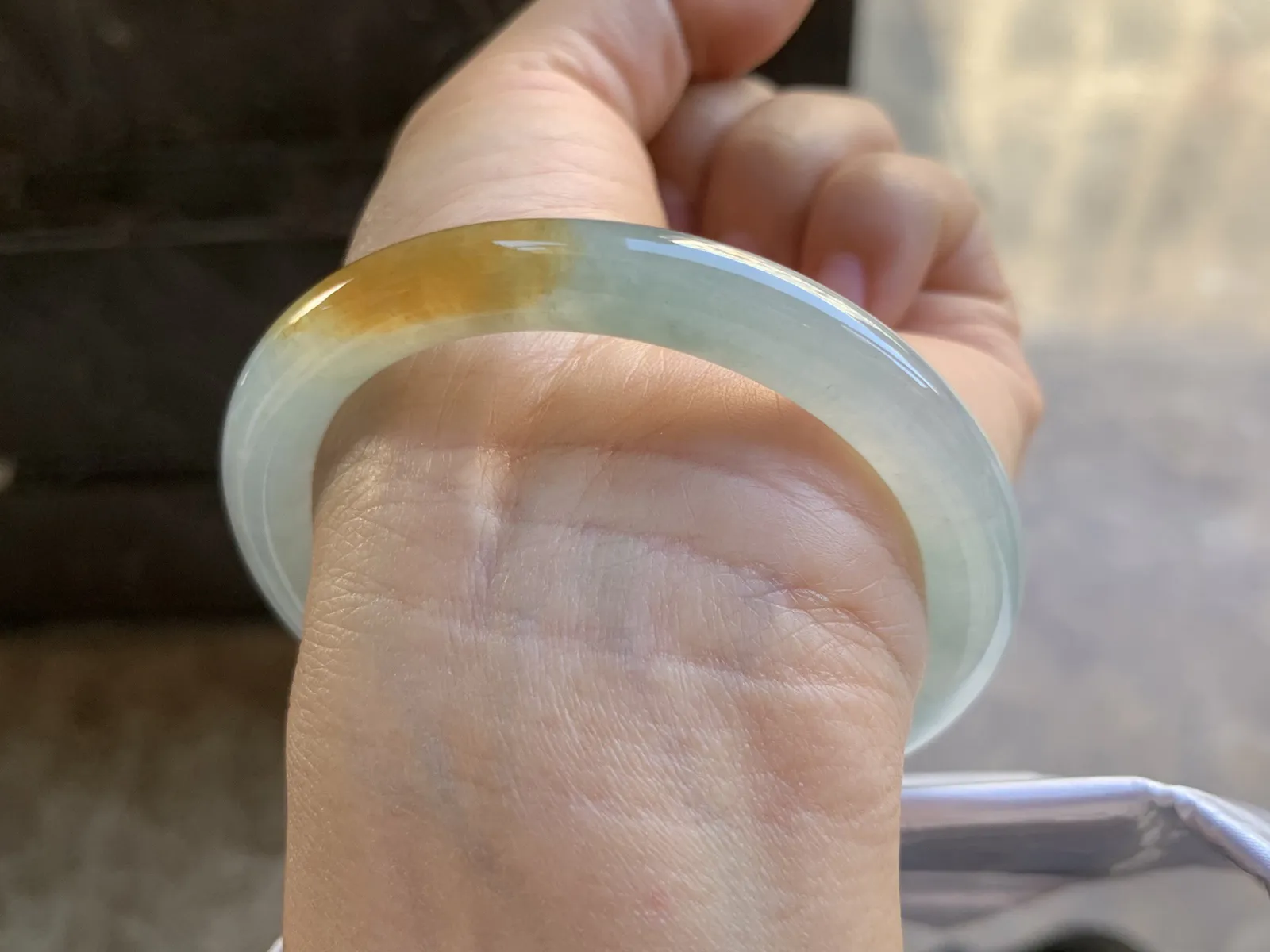 55-8.3mm
冰黄翡圆条手镯 水润光泽 一抹黄很漂亮