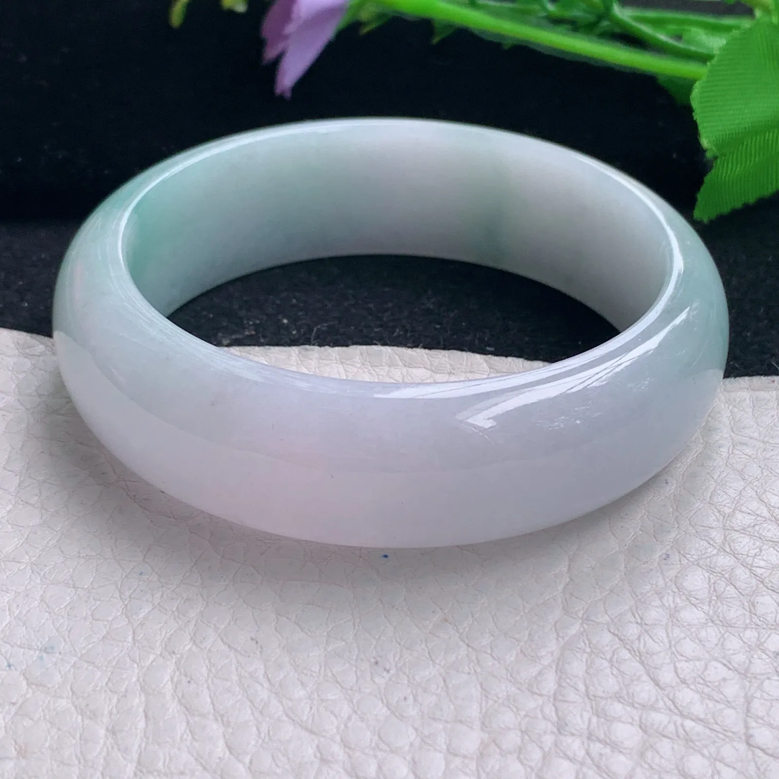 js自然光58.5*18.2*8轮胎镯 缅甸翡翠a货飘绿清新宽边玉手镯 玉手环