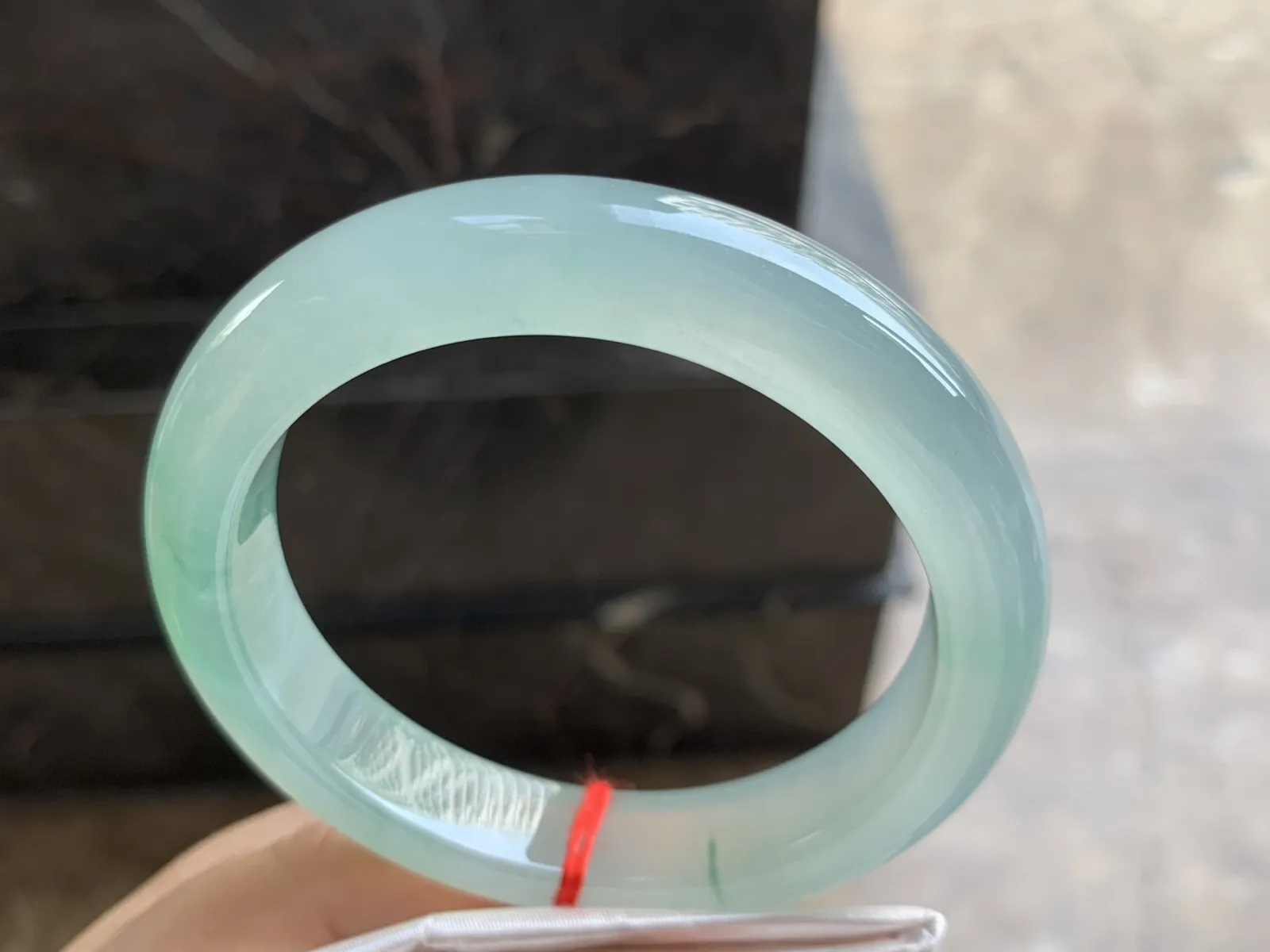 60.5-13.2-9.2mm
冰种晴水飘花手镯 冰透莹润 清新