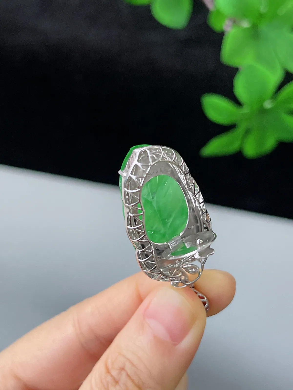 18k金翡翠冰糯种绿色叶子