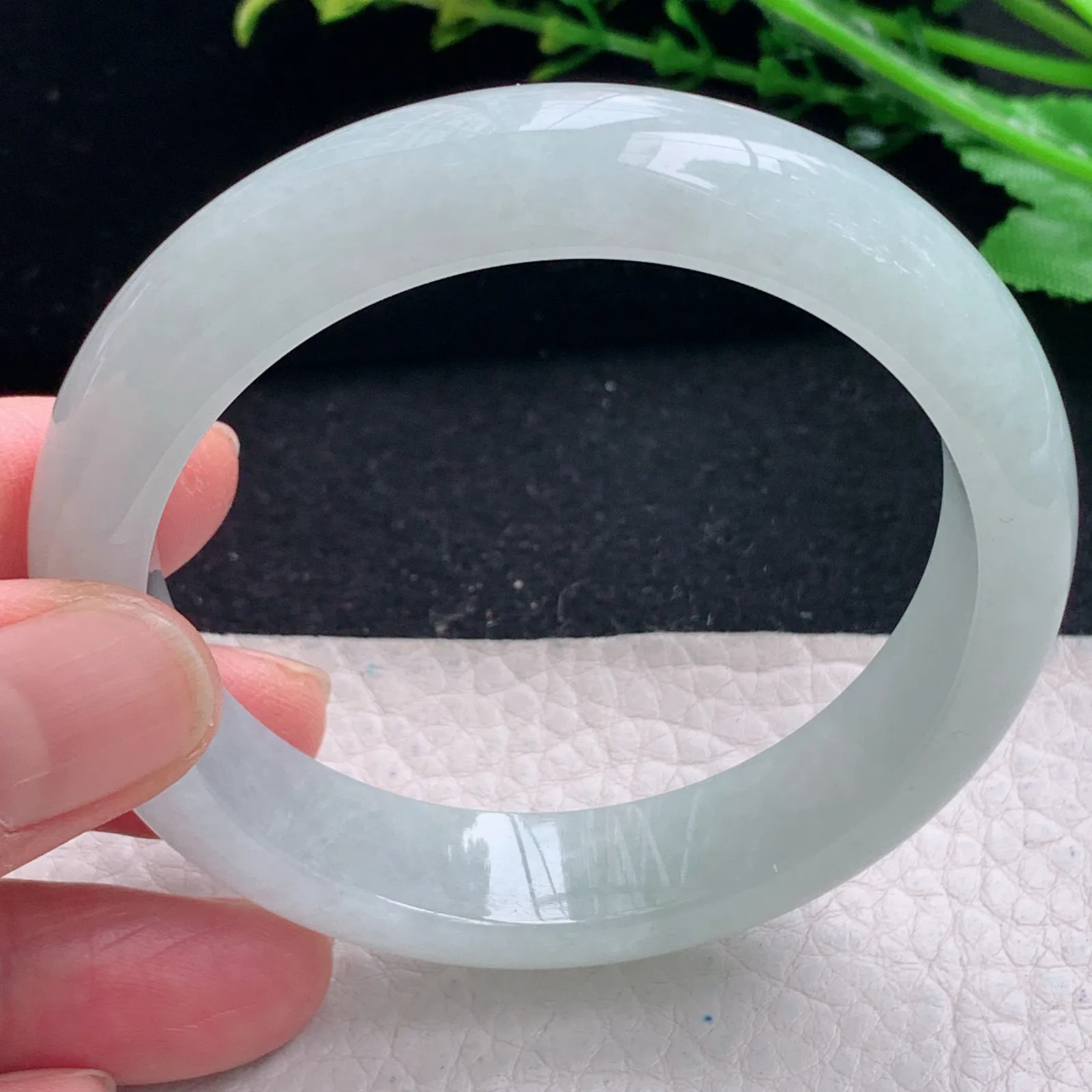 hy自然光54.5*13*8.2平安镯 缅甸翡翠a货浅绿宽边玉手镯 玉手环