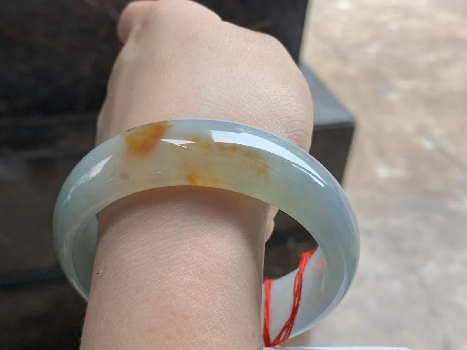 57.5-18-8

红翡宽版手镯^_^玉质温润 细腻