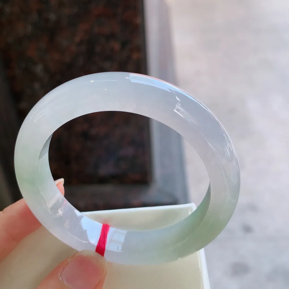 正圈高冰绿 无瑕 尺寸:51.8/10.3/7.3 种色兼备