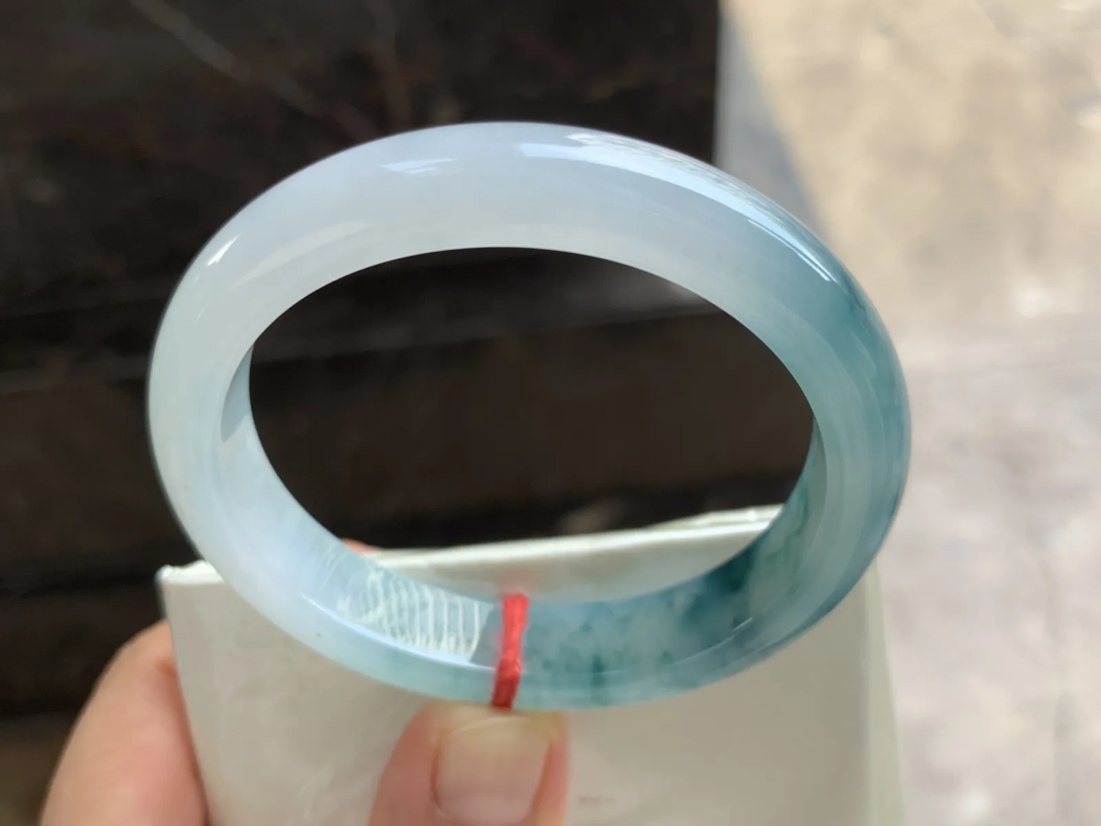 53-11.5-8mm
冰种飘花贵妃手镯 水润光泽 正圈51可带