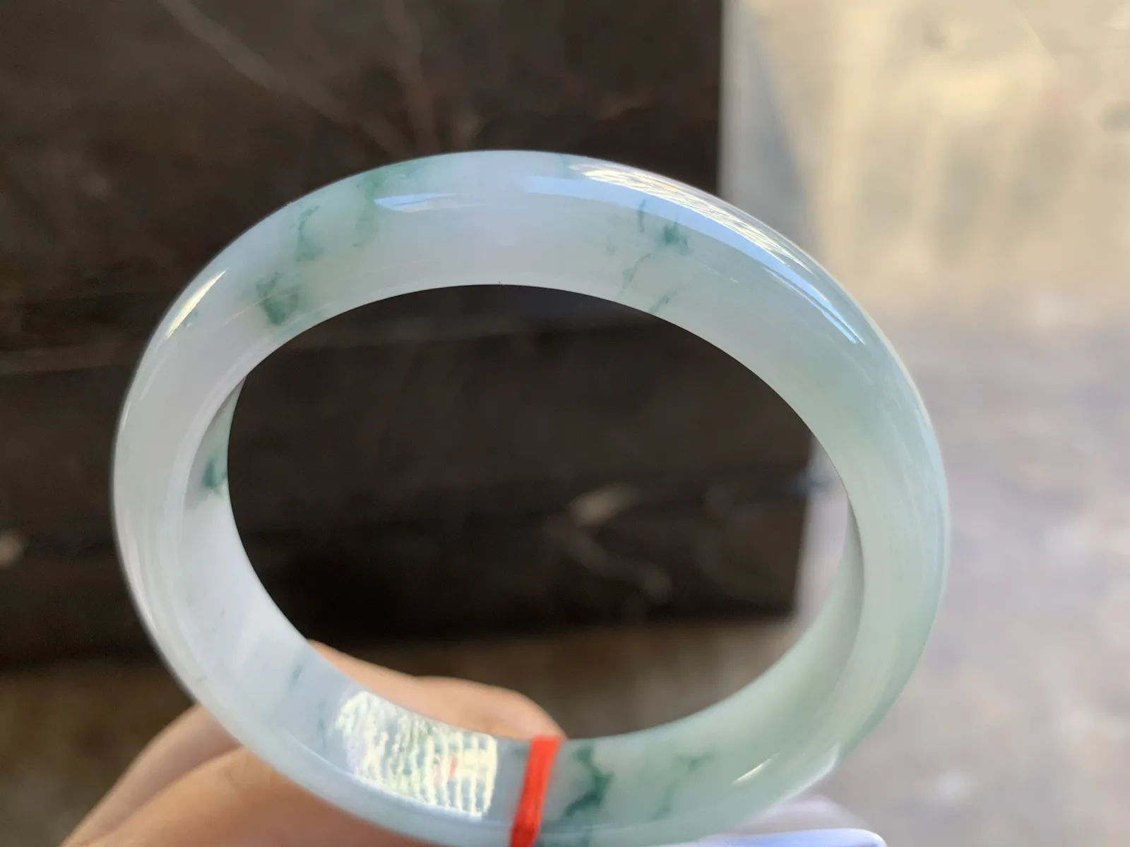 59-12.7-8mm
糯冰飘花手镯 底子细腻 水润