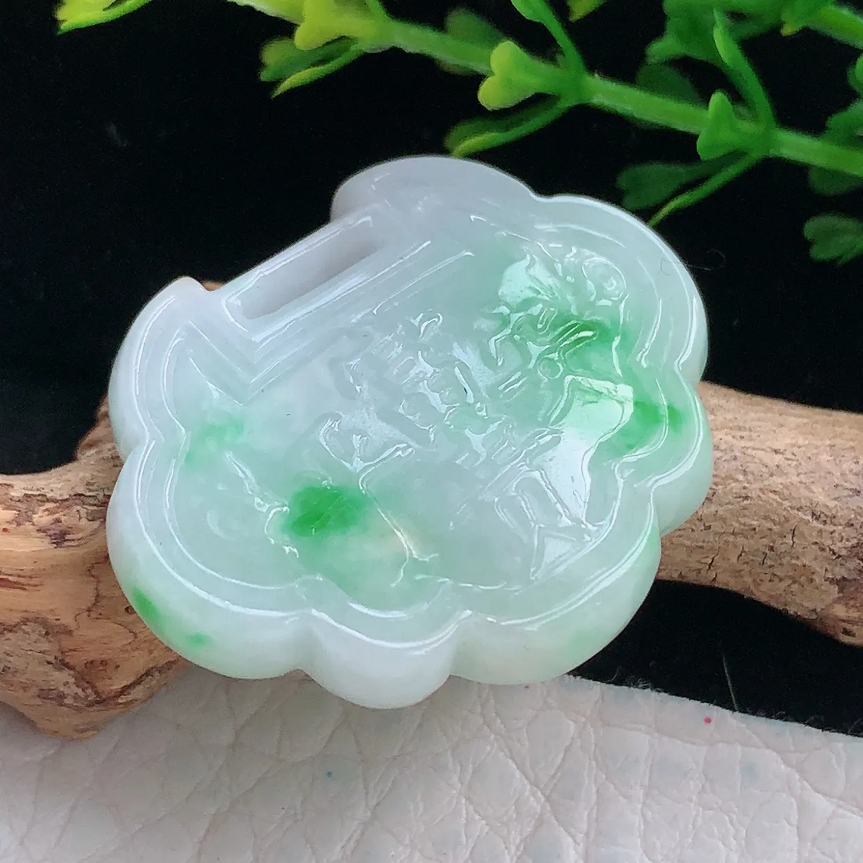 ajj实拍26.3*32*6.2天然缅甸翡翠飘绿平安锁吊坠 吉祥如意小孩玉坠