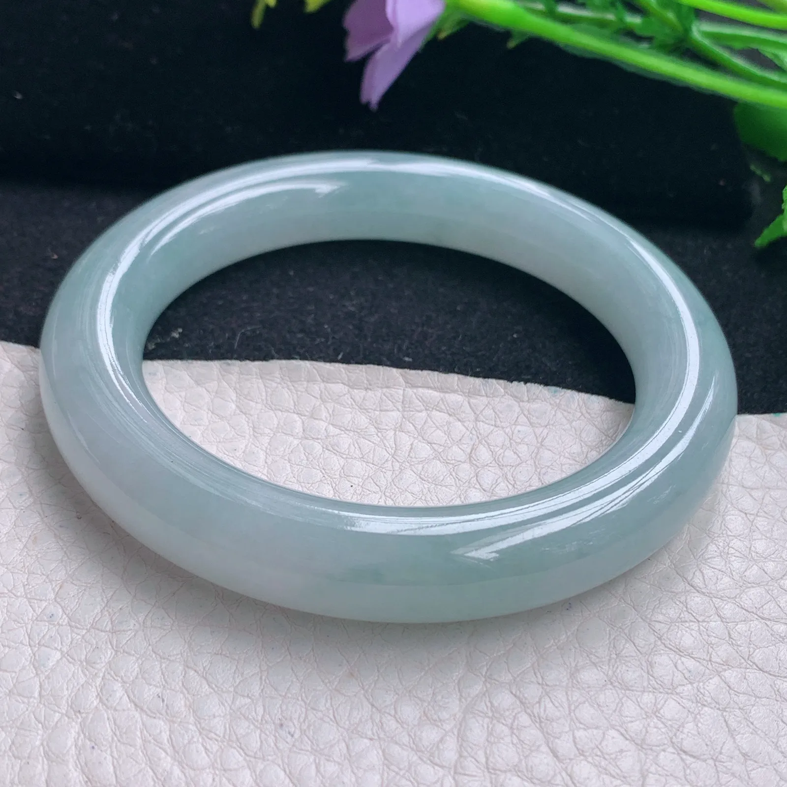 r自然光57*11美人镯 缅甸翡翠a货冰晴绿圆条玉手镯 玉手环