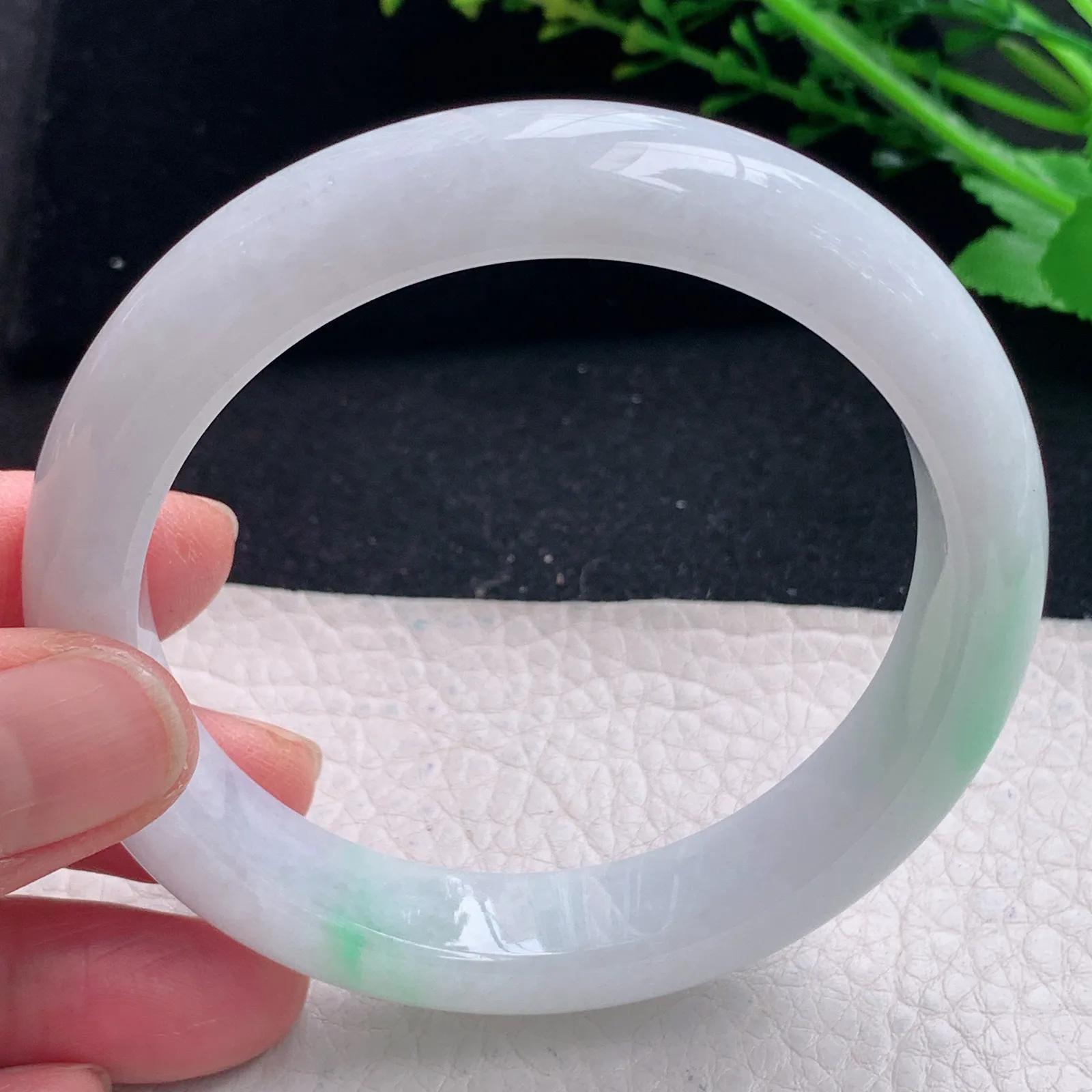 hy大圈口59.5*12.5*8.6平安镯 缅甸翡翠a货飘绿宽边玉手镯 玉手环