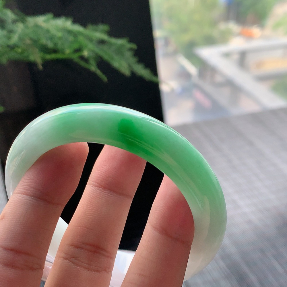 正圈冰糯阳绿 无瑕 尺寸:54.8/12.4/8.9 版型好