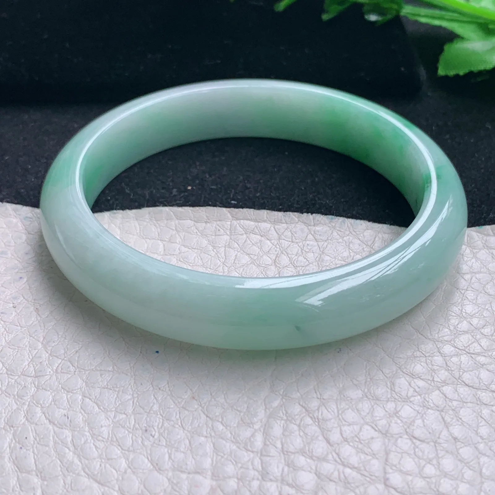 ss自然光58*11.6*7.5平安镯 缅甸翡翠a货飘绿秀气宽边玉手镯 玉手环