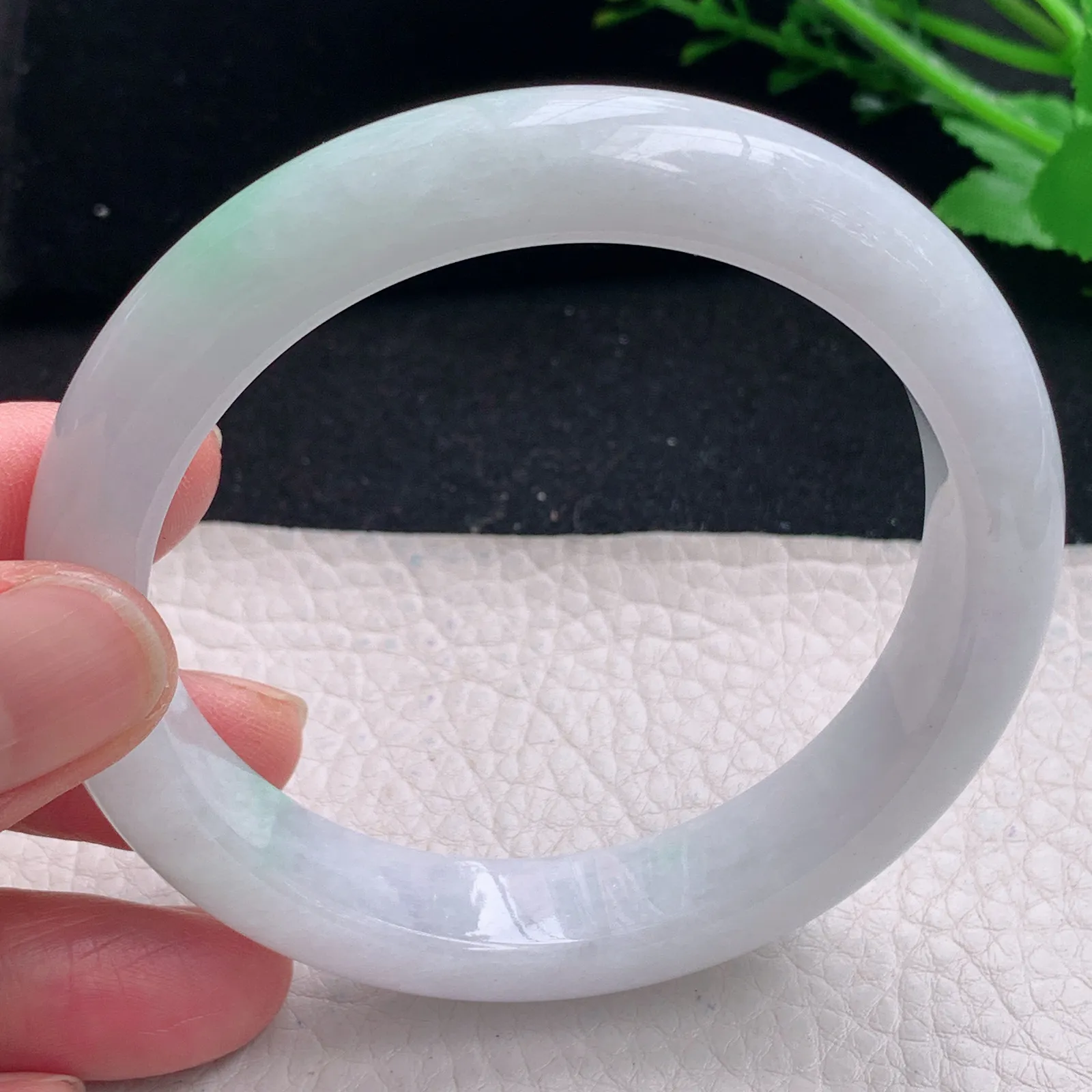 hy大圈口59.5*12.5*8.6平安镯 缅甸翡翠a货飘绿宽边玉手镯 玉手环