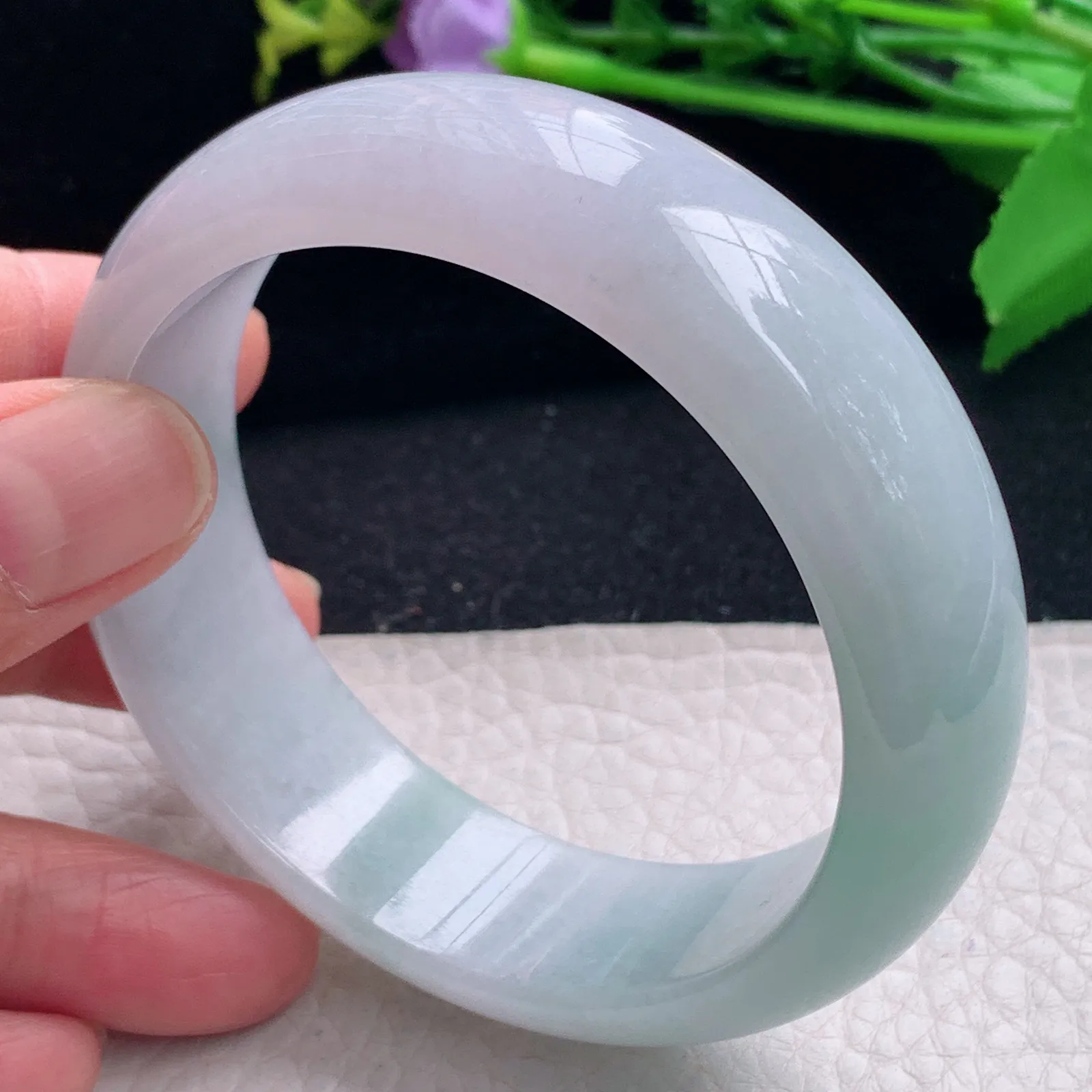 js自然光58.5*18.2*8轮胎镯 缅甸翡翠a货飘绿清新宽边玉手镯 玉手环