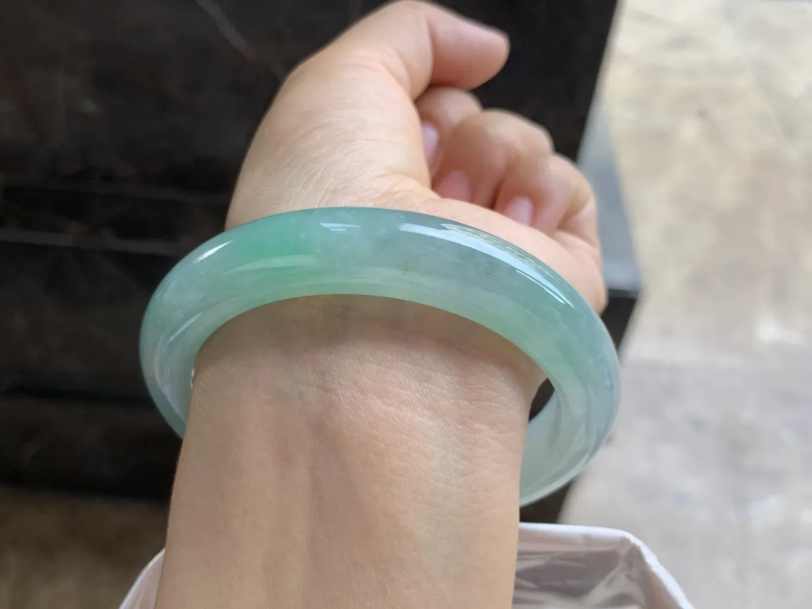 58.5-12-9.3mm
冰种带底色手镯 水润 清新