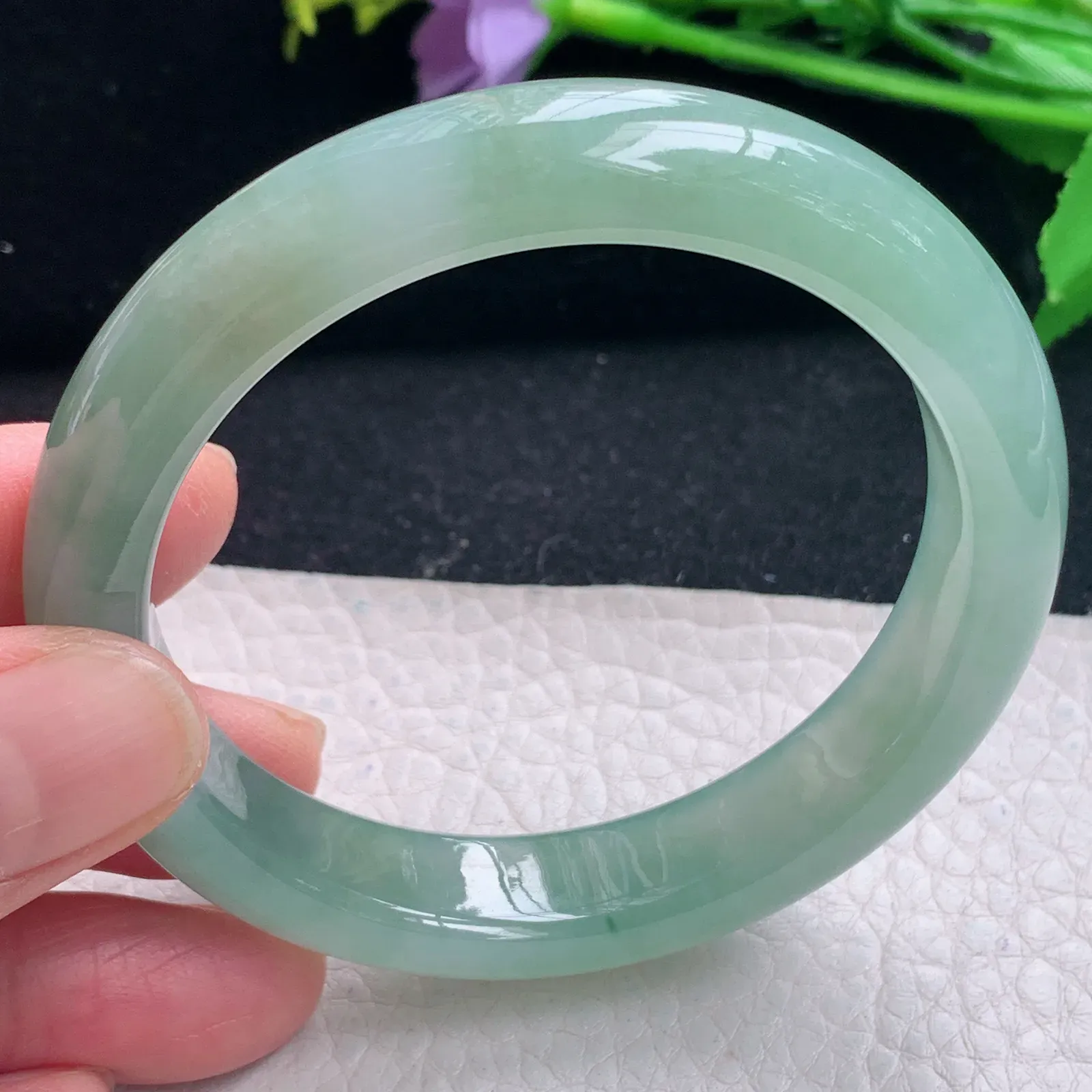 r自然光53*12*8.2平安镯 缅甸翡翠a货冰绿宽边玉手镯 玉手环