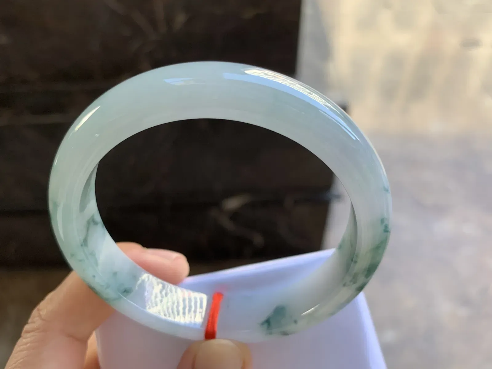 59-12.7-8mm
糯冰飘花手镯 底子细腻 水润