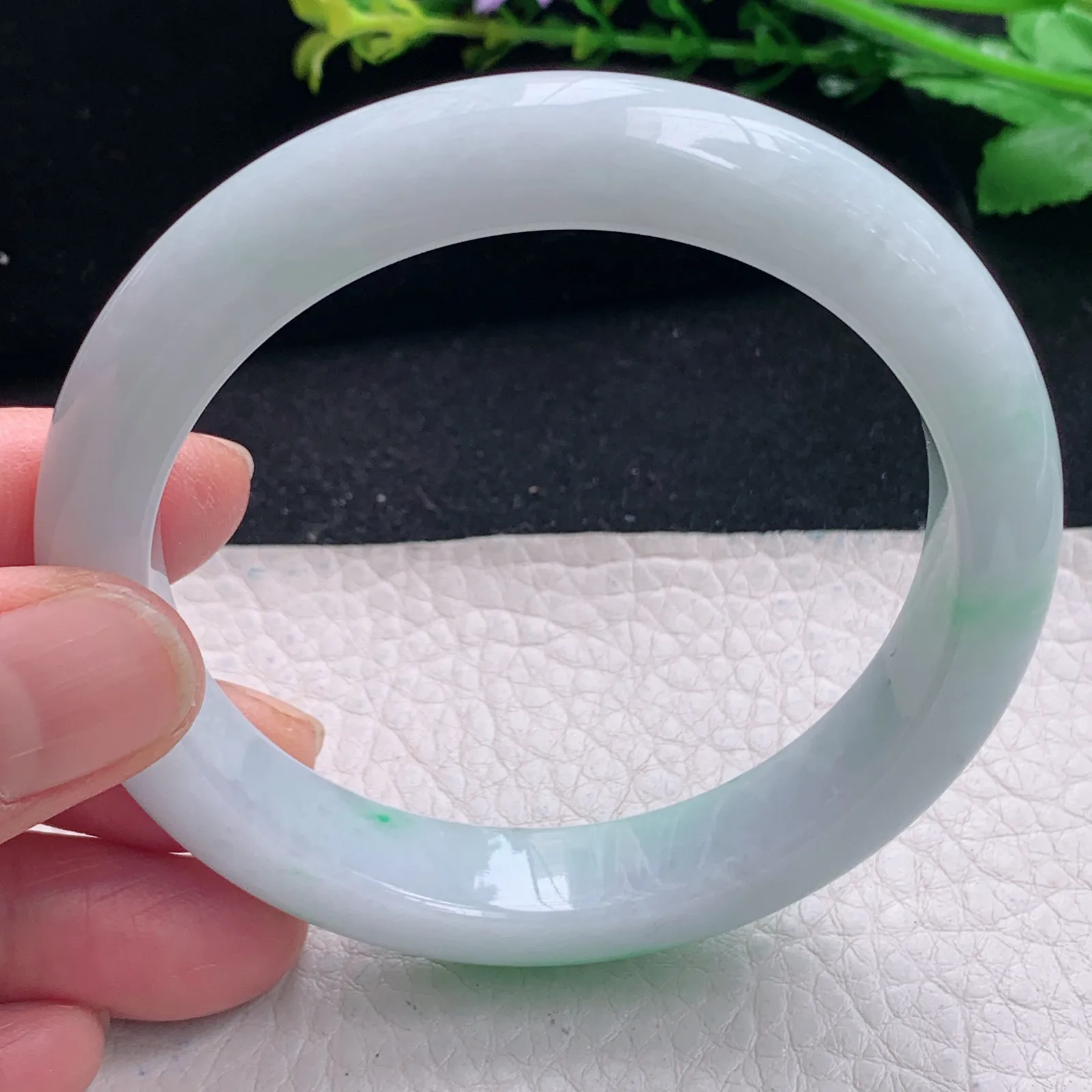 qn自然光58*11.9*8.5平安镯 缅甸翡翠a货飘绿宽边玉手镯 玉手环