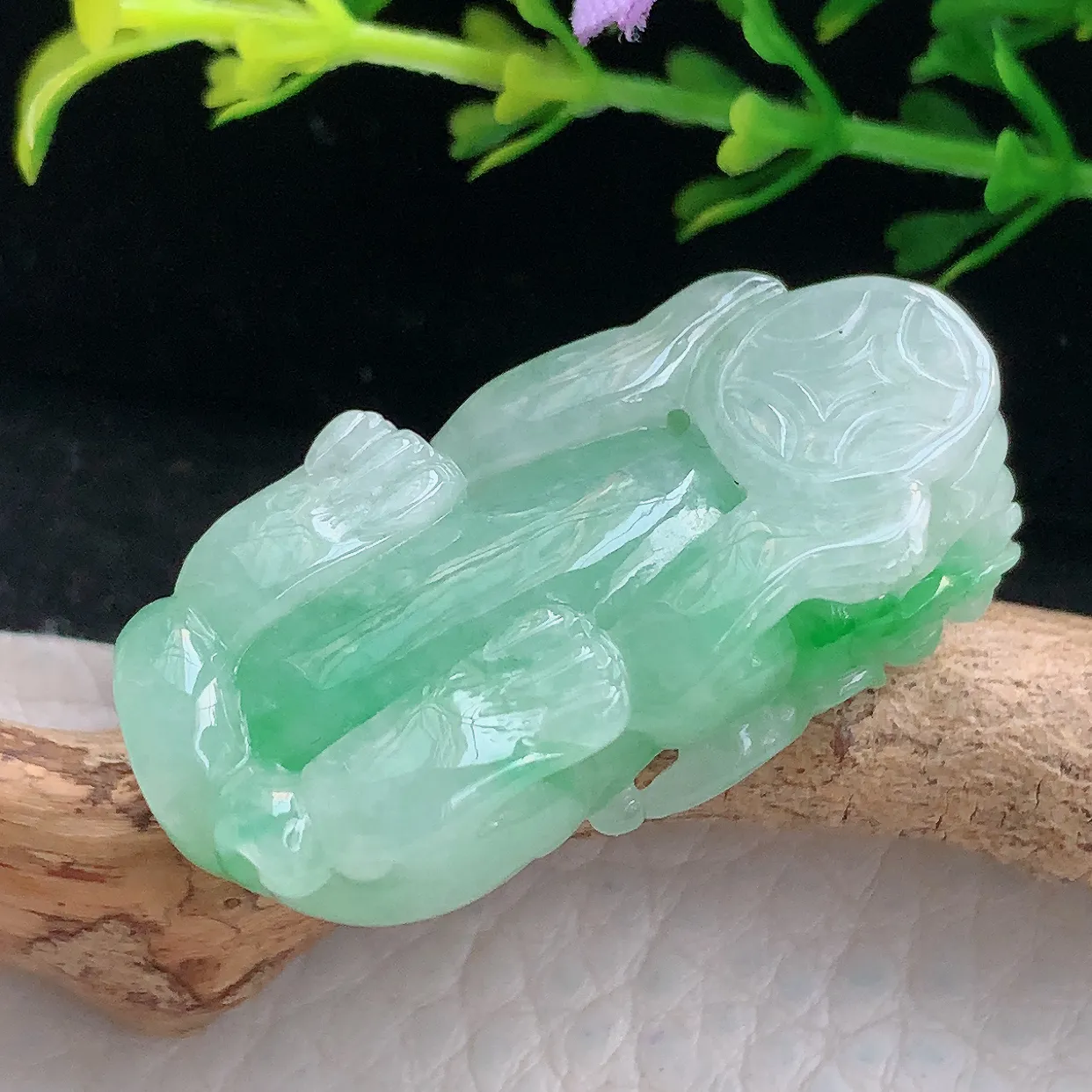 ajj实拍36*17.3*12.8天然缅甸翡翠飘绿招财貔貅吊坠吉祥瑞兽