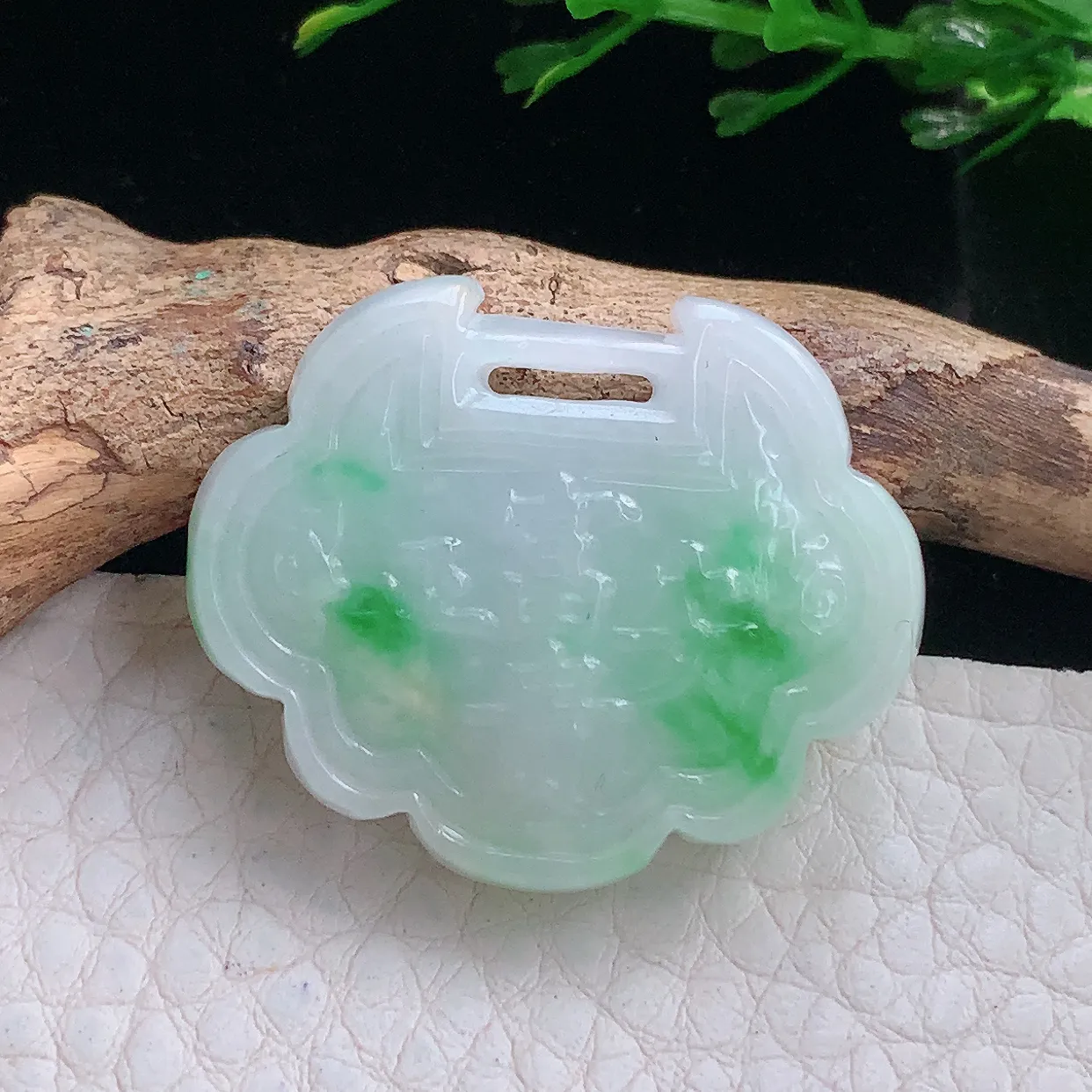 ajj实拍26.3*32*6.2天然缅甸翡翠飘绿平安锁吊坠 吉祥如意小孩玉坠