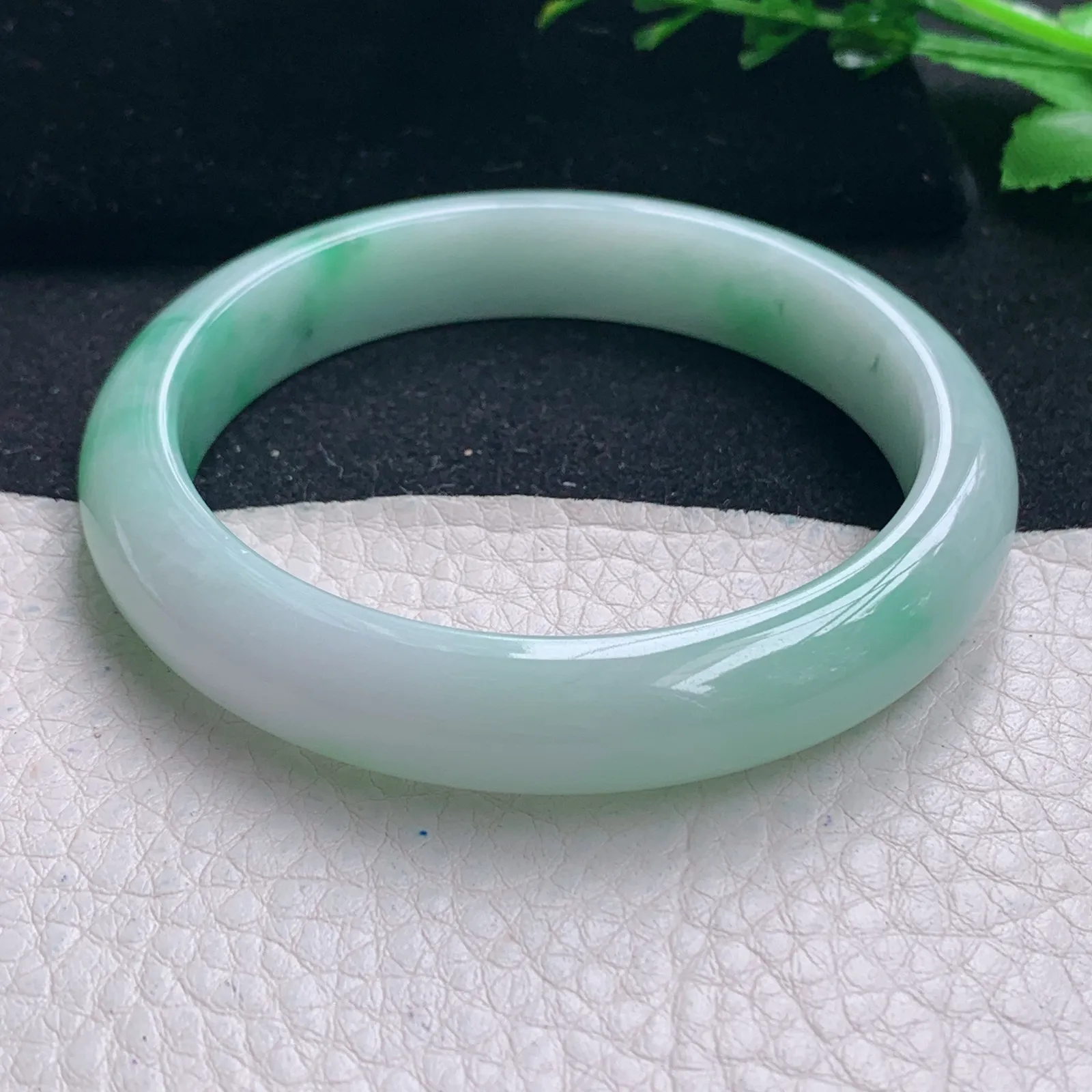 ss自然光58*11.6*7.5平安镯 缅甸翡翠a货飘绿秀气宽边玉手镯 玉手环