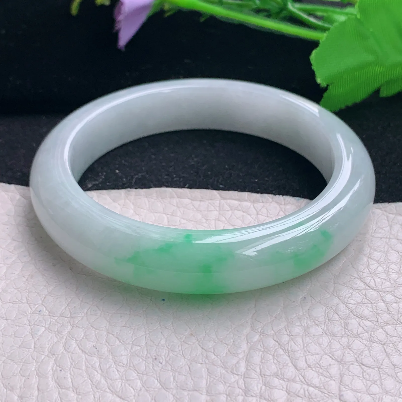 js自然光59*13*9平安镯 缅甸翡翠a货飘绿厚装宽边玉手镯 玉手环