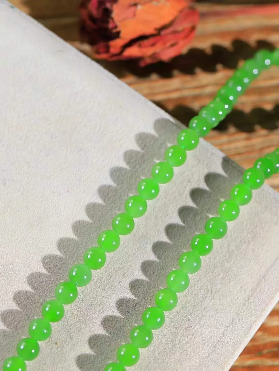 【珠圆玉润.项链】

精品和田玉碧玉珠圆玉润项链 玉质温润细腻  整串打磨圆润，佩戴舒适。珠珠落玉盘，间关莺语花底滑，一生美好时光，无论身在何处，都有它相伴相守。事事顺遂，幸福美满，吉祥如意。重44.6克 尺寸取一7.9mm  791101078A