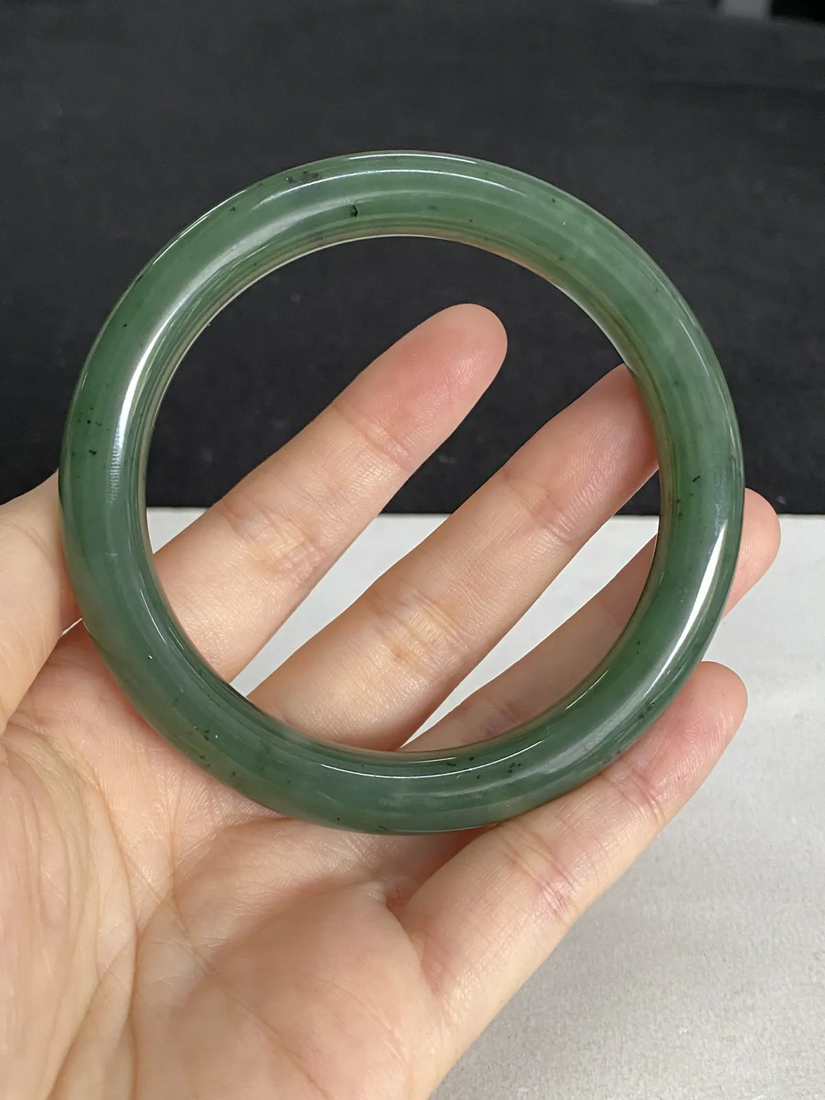 圆镯58.7圈口，和田玉手镯