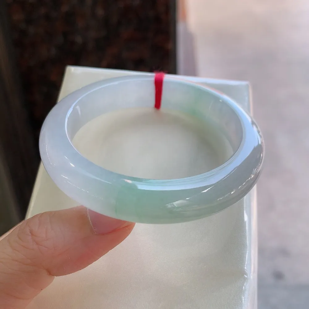 正圈高冰绿 无瑕 尺寸:51.8/10.3/7.3 种色兼备