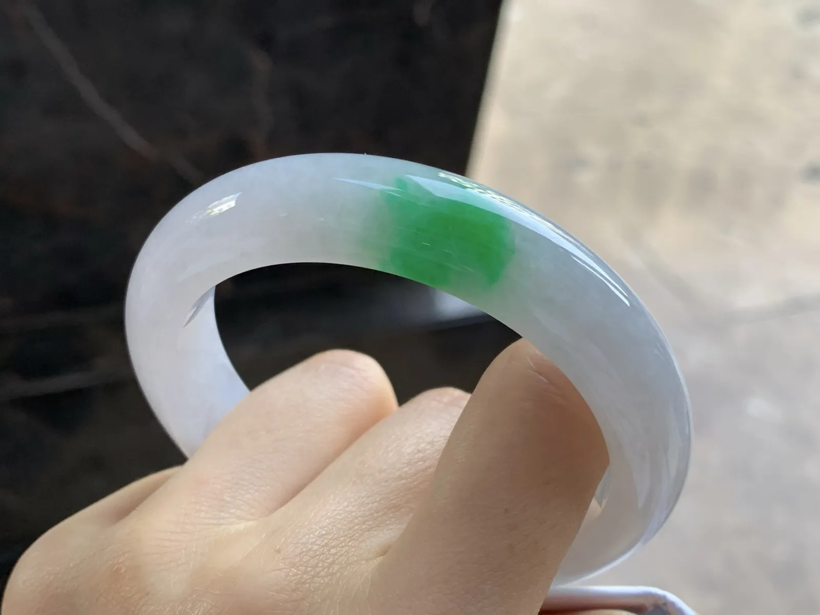 56.5-13-9.4

阳绿色手镯^_^
肉质细腻干净～绿色浓