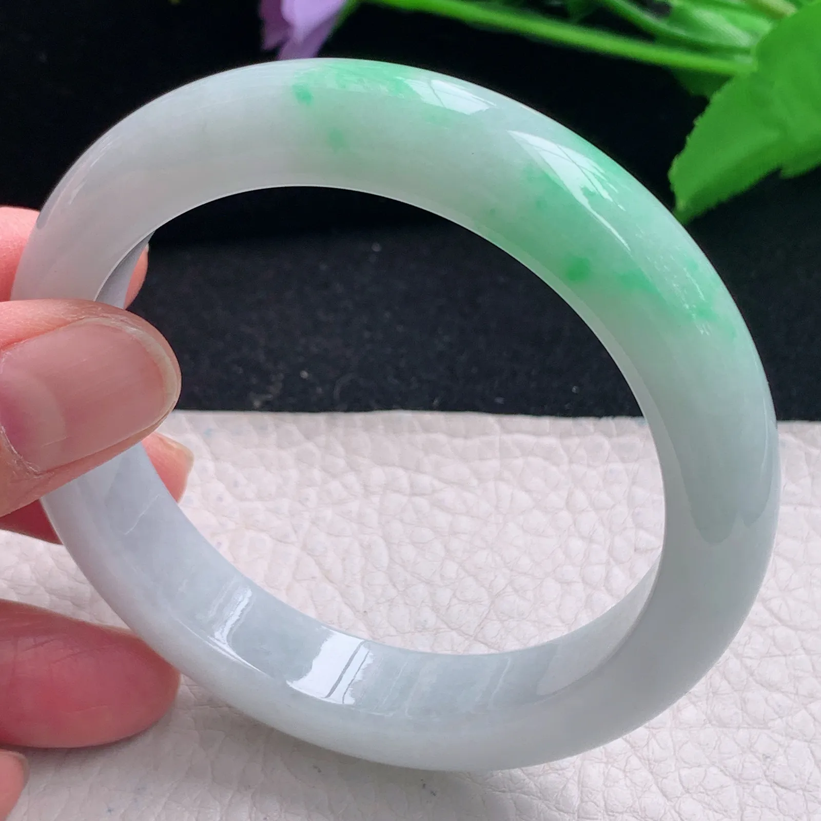 js自然光59*13*9平安镯 缅甸翡翠a货飘绿厚装宽边玉手镯 玉手环