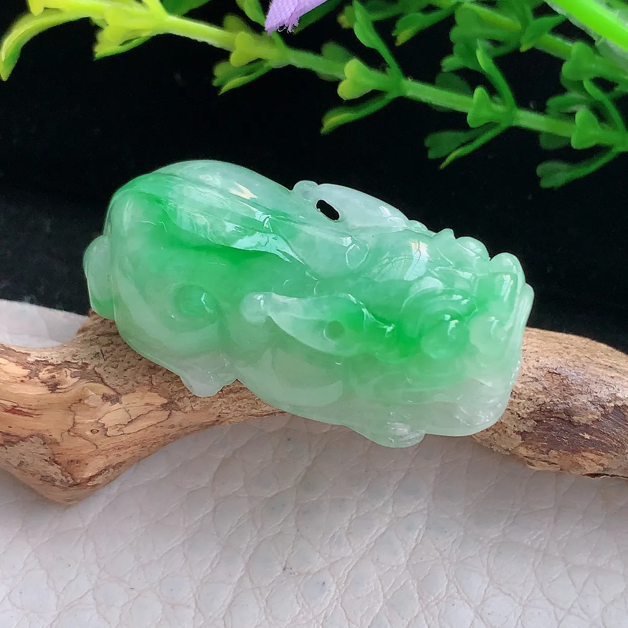 ajj实拍36*17.3*12.8天然缅甸翡翠飘绿招财貔貅吊坠吉祥瑞兽