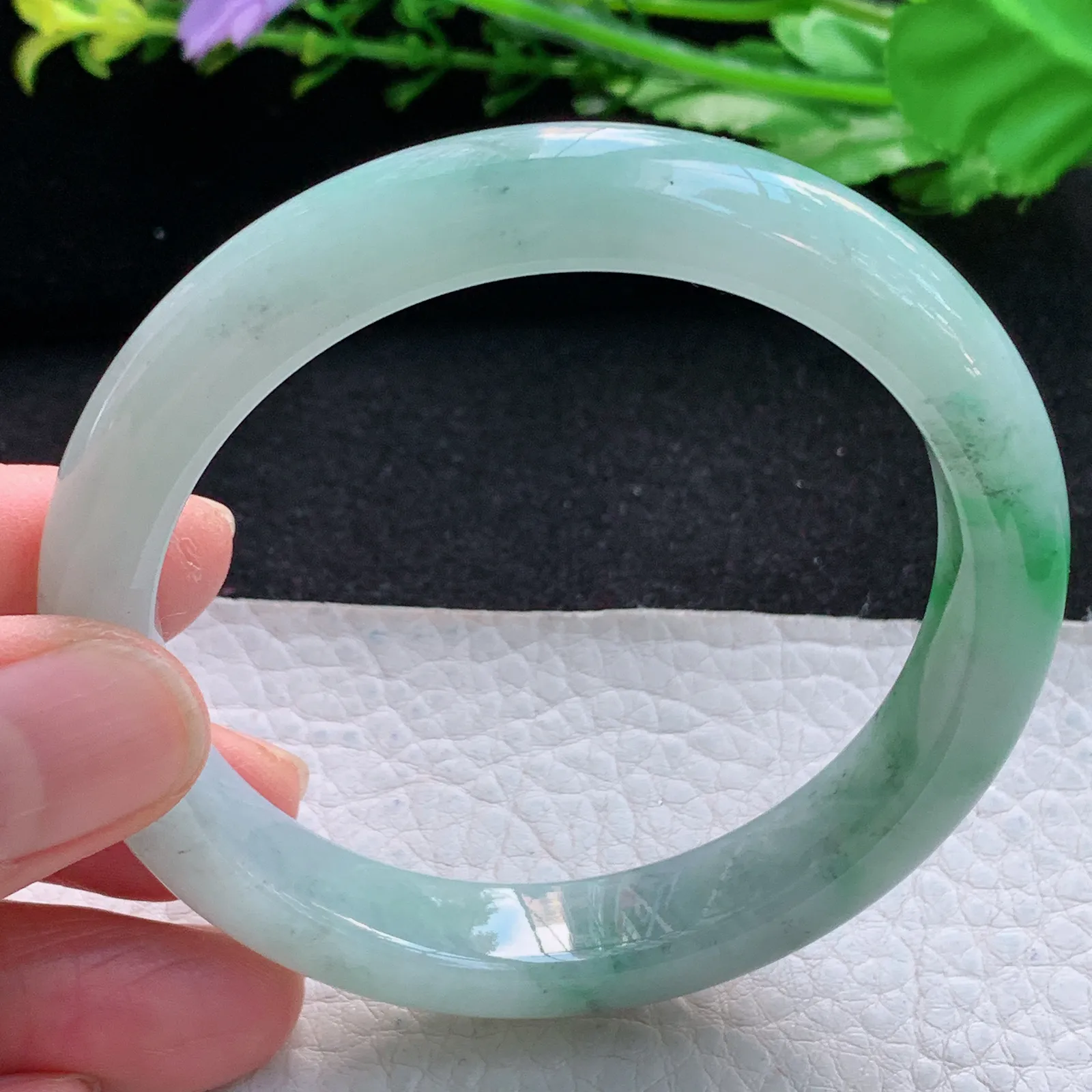 xx自然光56.5*11.6*8平安镯 缅甸翡翠a货精美三彩秀气宽边玉手镯 玉手环