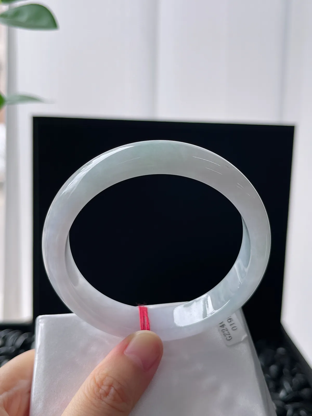 正圈59.7圈口，翡翠冰糯种白色手镯