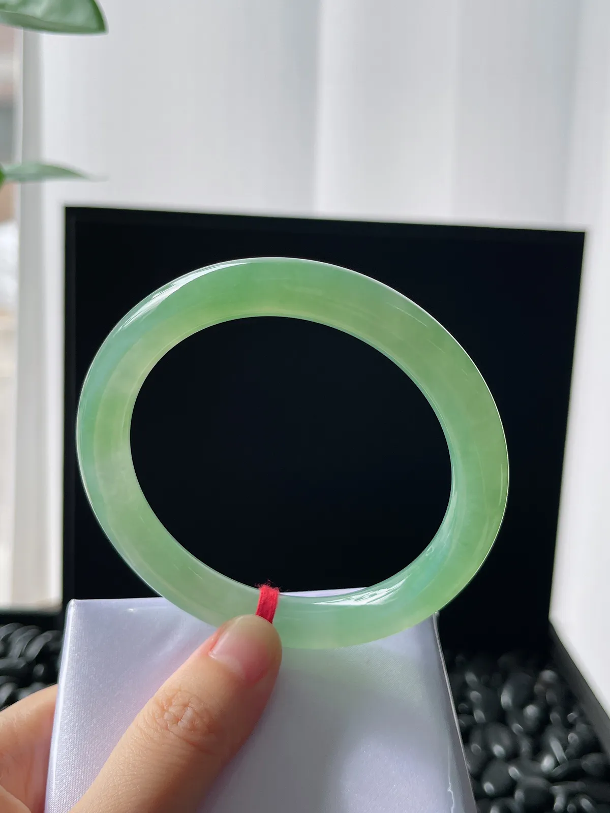 圆镯60圈口，翡翠冰糯种绿色手镯