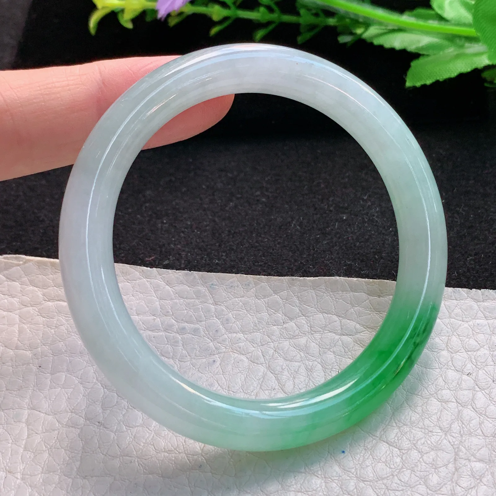 xx小圈口52*8.3叮当镯 缅甸翡翠a货精美冰阳绿精美圆条玉手镯 美人镯