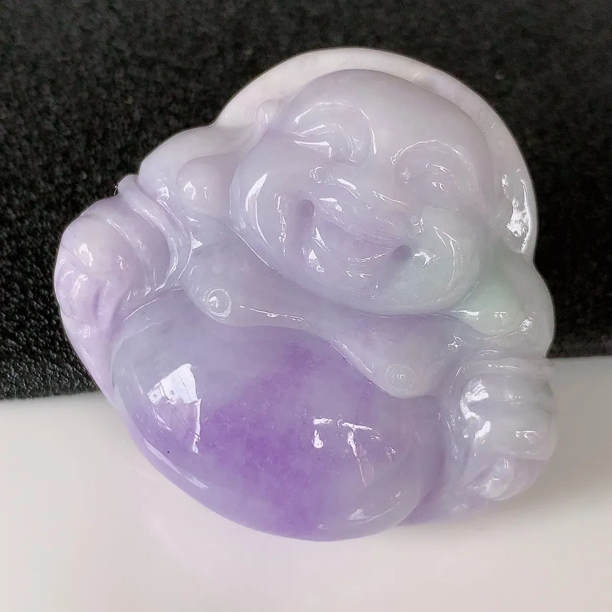 自然光实拍，大件厚装紫罗兰翡翠佛公吊坠，玉笑佛，饱满，开脸喜庆，配戴优雅迷人！#46.10