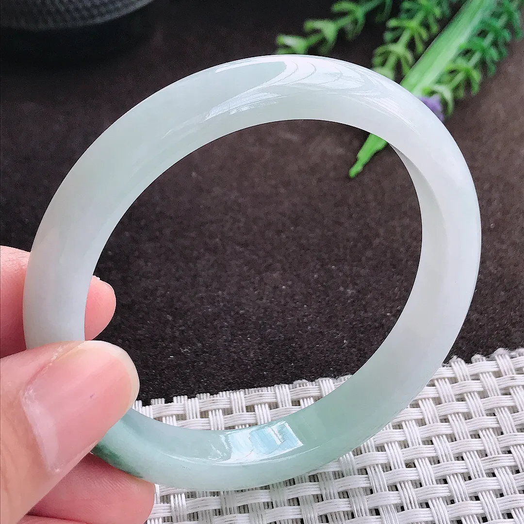 天然a货翡翠57/10.1/7.7老坑精美冰润飘花手镯宽边翡翠玉手镯