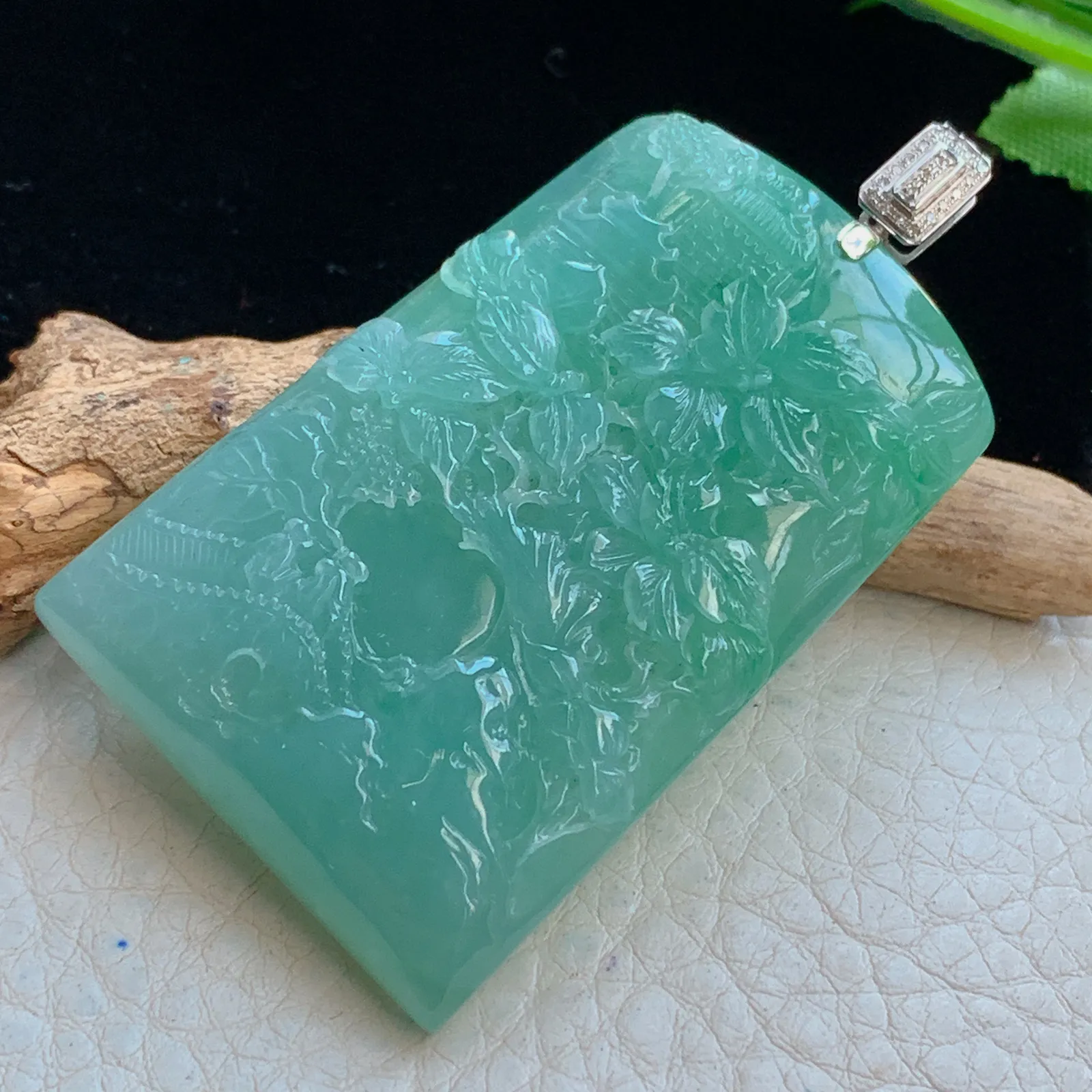 yl实拍52.2*34.5*8.8缅甸翡翠a货冰绿山水 大好河山玉吊坠 玉挂件