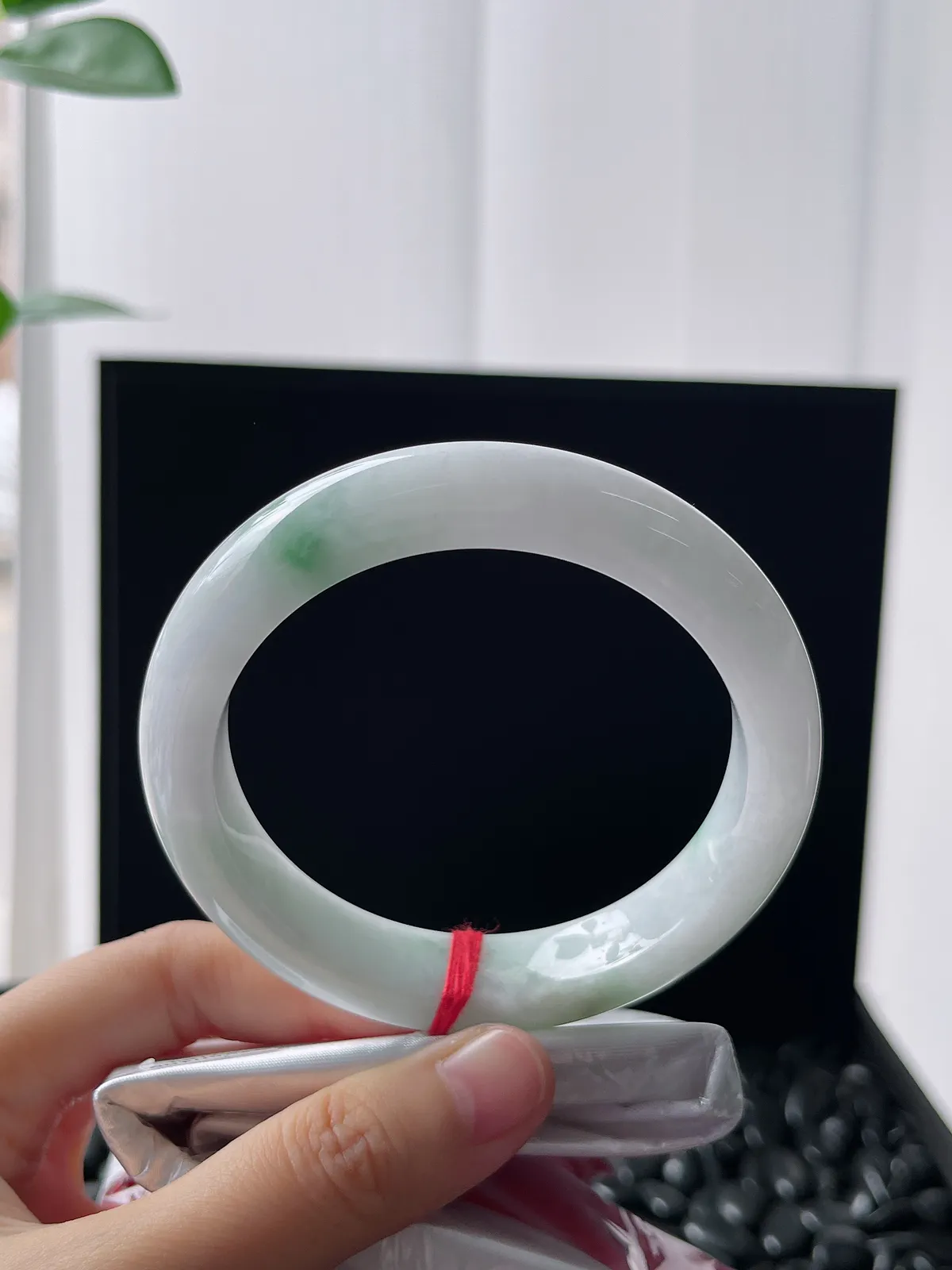 正圈58.8圈口，翡翠糯化种飘绿手镯