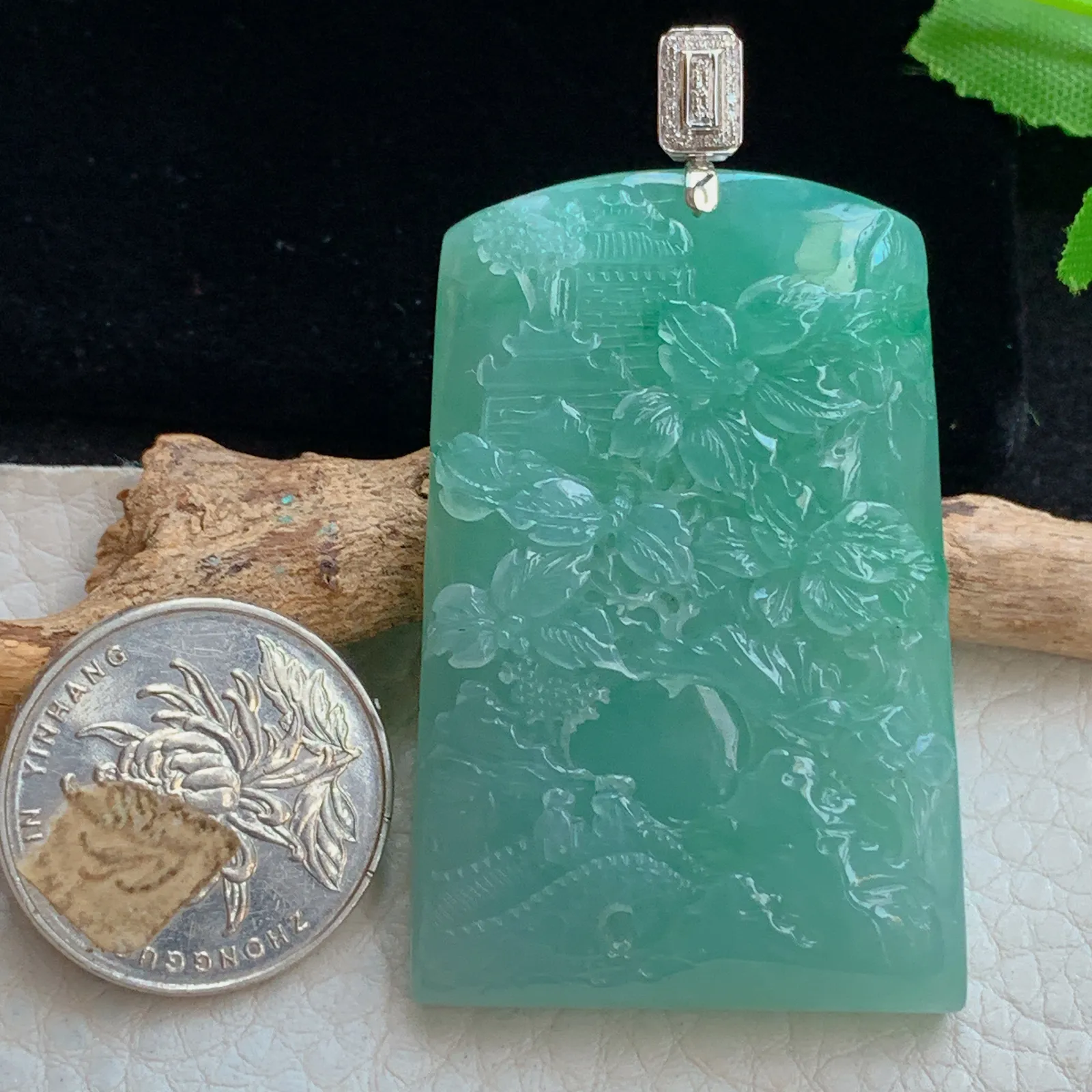 yl实拍52.2*34.5*8.8缅甸翡翠a货冰绿山水 大好河山玉吊坠 玉挂件