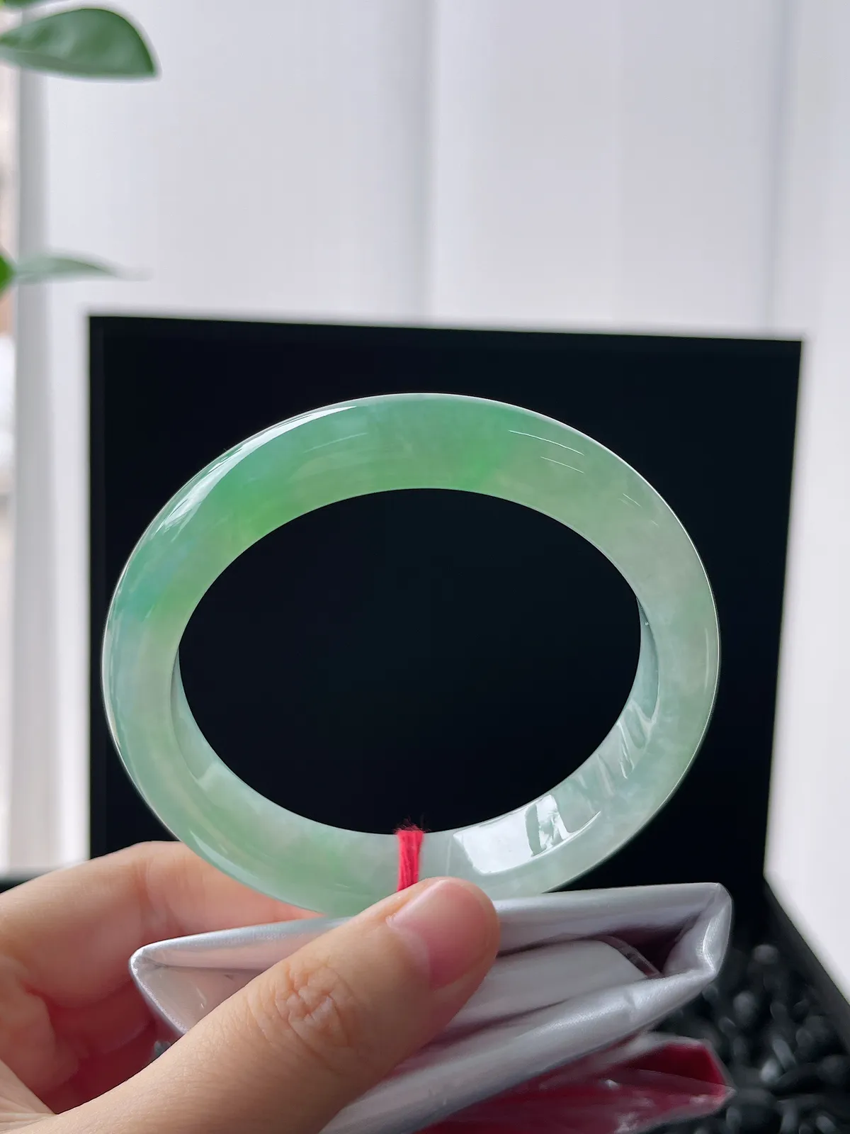 正圈57.8圈口，翡翠冰糯种绿色手镯