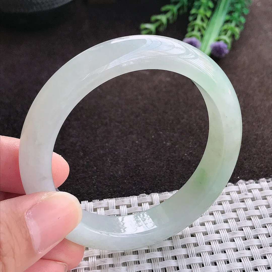 天然a货翡翠55/12.3/8.4老坑冰润水灵浅绿色手镯宽边翡翠玉手镯